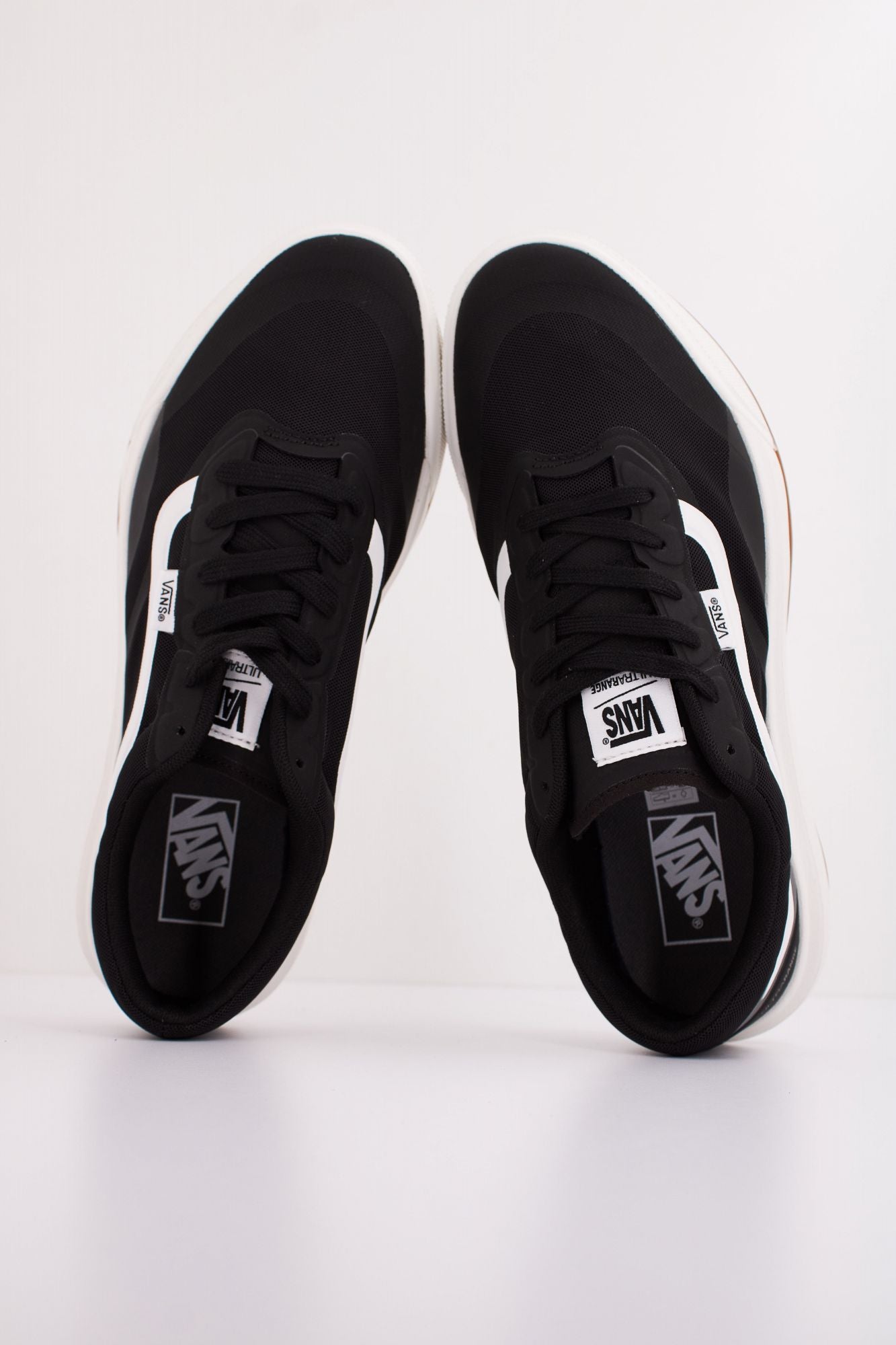 VANS MTE ULTRARANGE en color NEGRO (3)