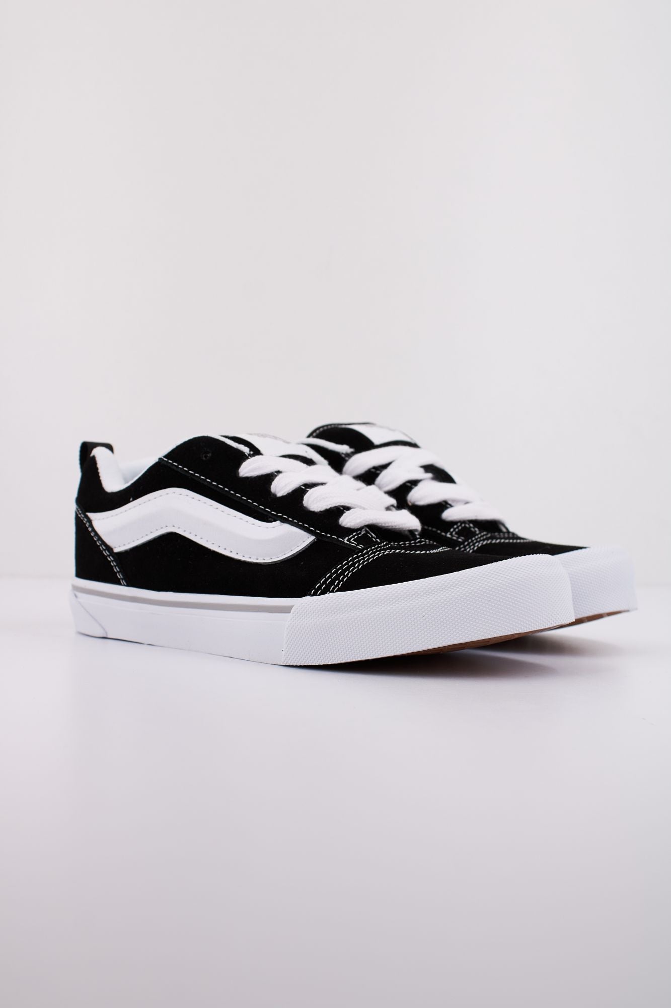 VANS KNU SKOOL en color NEGRO (2)