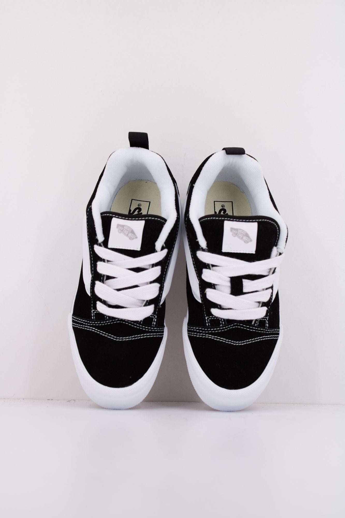 VANS KNU SKOOL en color NEGRO (3)