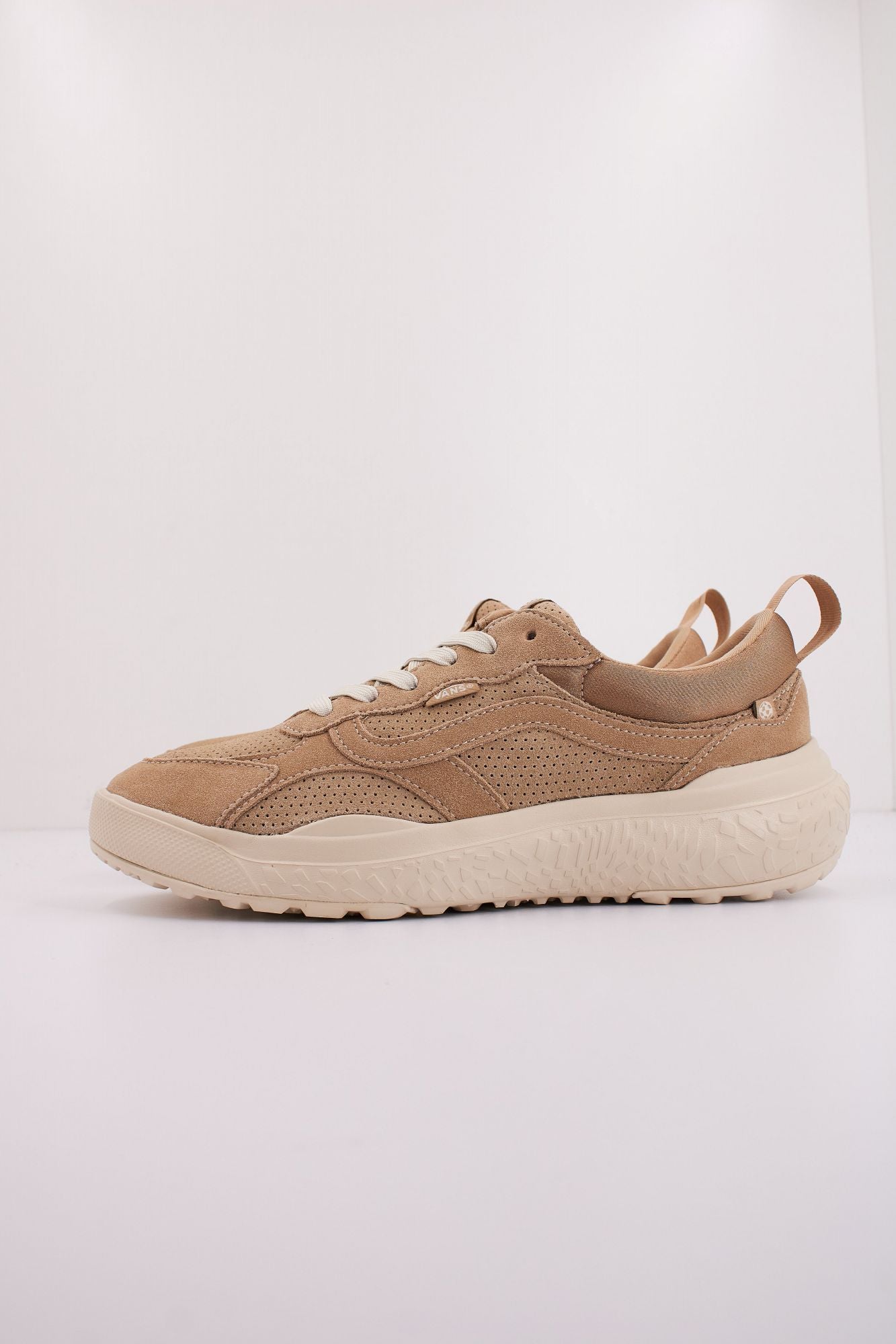 VANS MTE ULTRARANGE NEO VR3 en color MARRON CLARO (1)