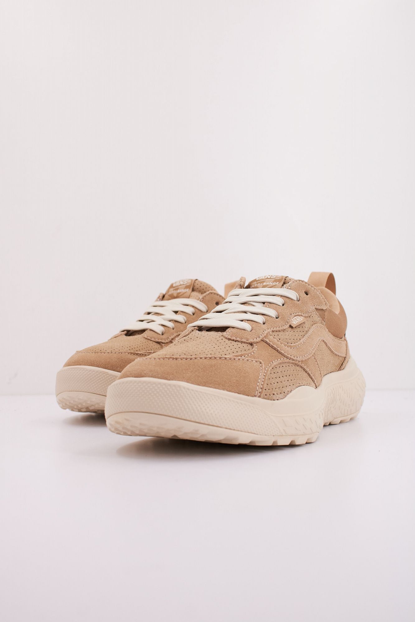 VANS MTE ULTRARANGE NEO VR3 en color MARRON CLARO (2)