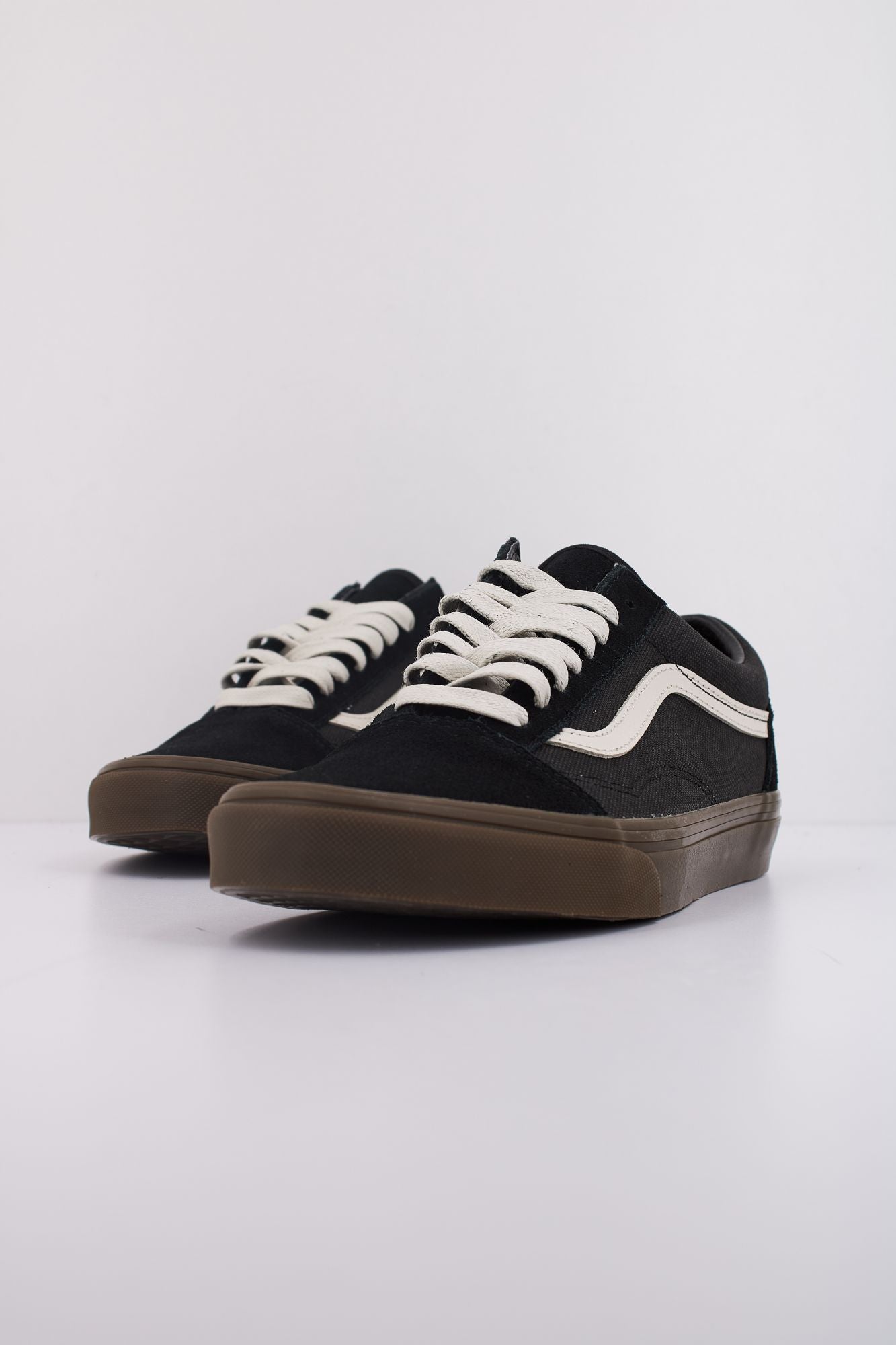 VANS OLD SKOOL en color NEGRO (2)
