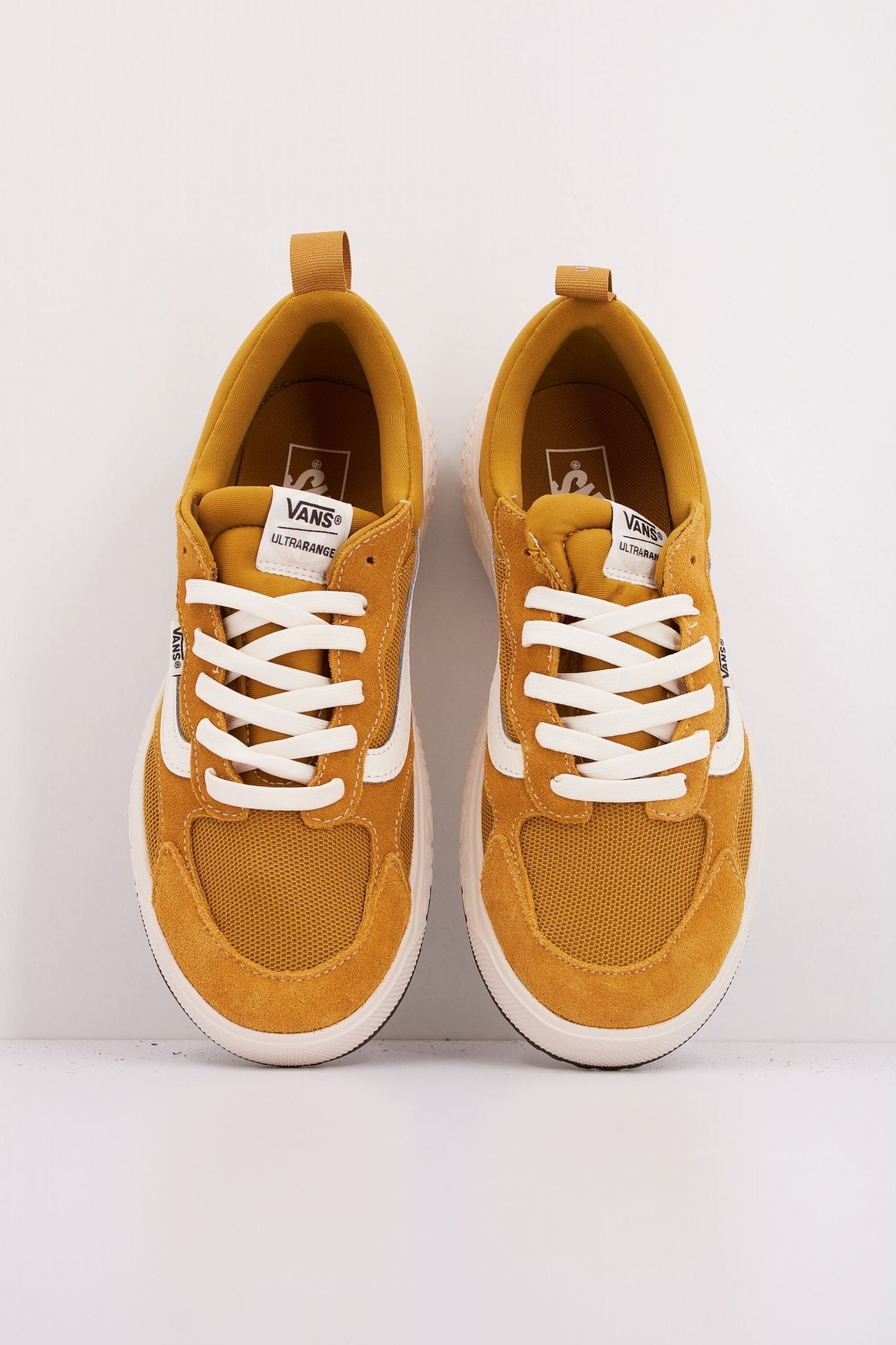 VANS MTE ULTRARANGE NEO VR3 en color AMARILLO (3)