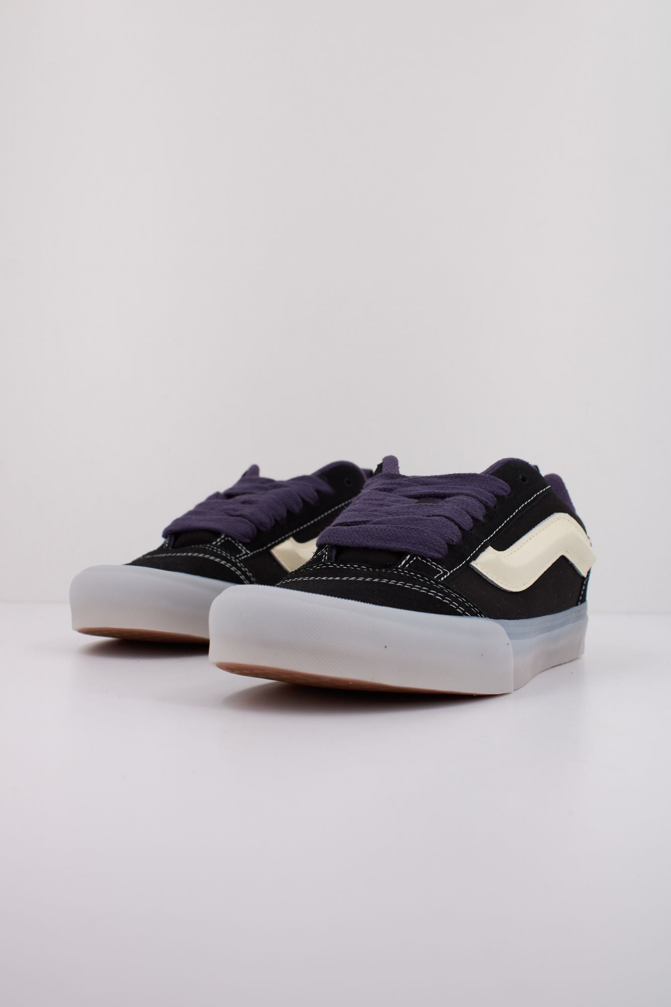 VANS KNU SKOOL en color NEGRO (2)