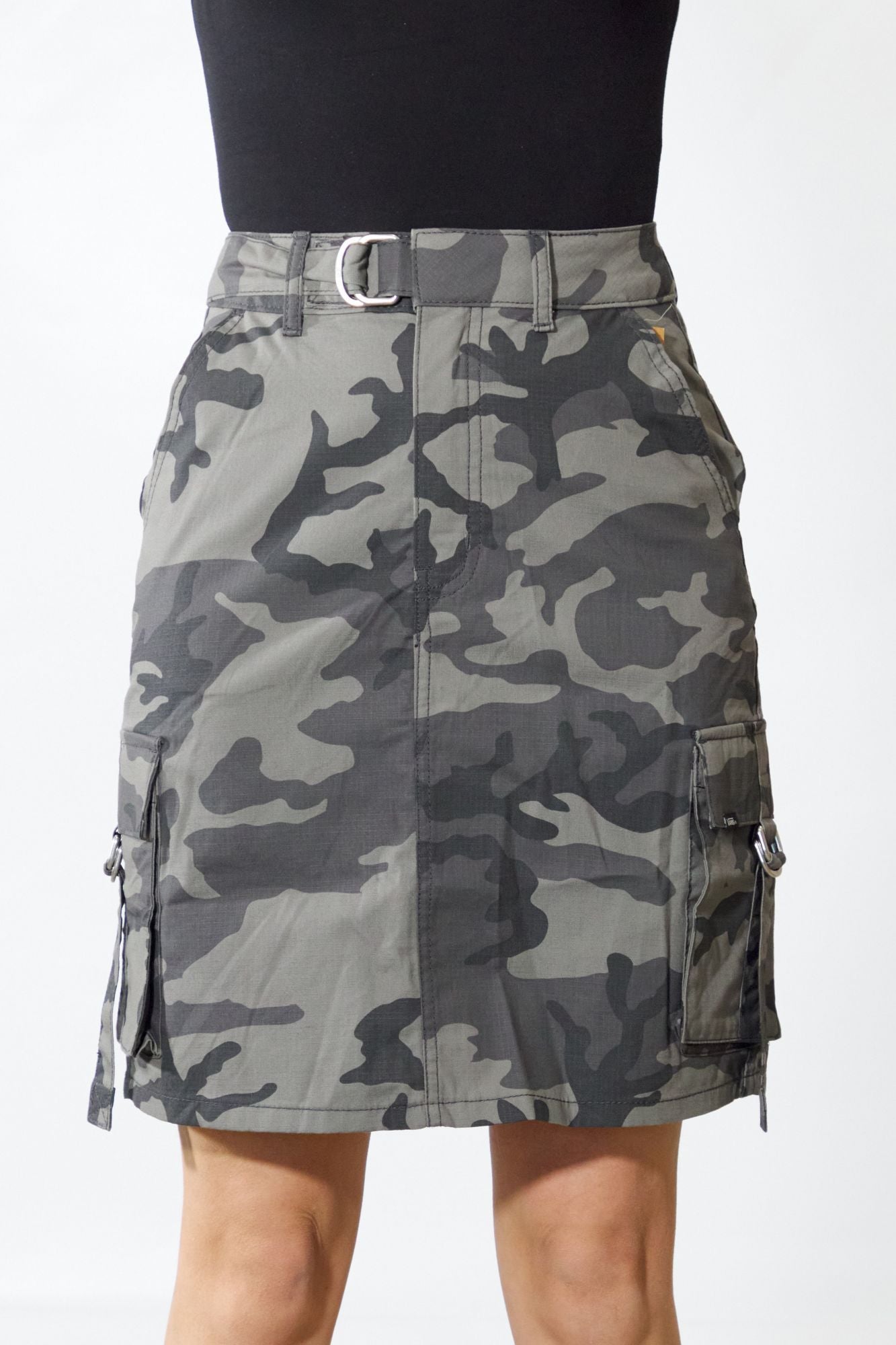 VANS  COBRA CARGO SKIRT en color GRIS (1)