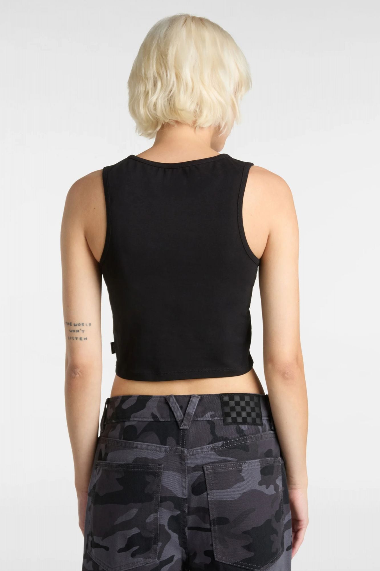 VANS VENOM FITTED CROP TANK en color NEGRO (3)
