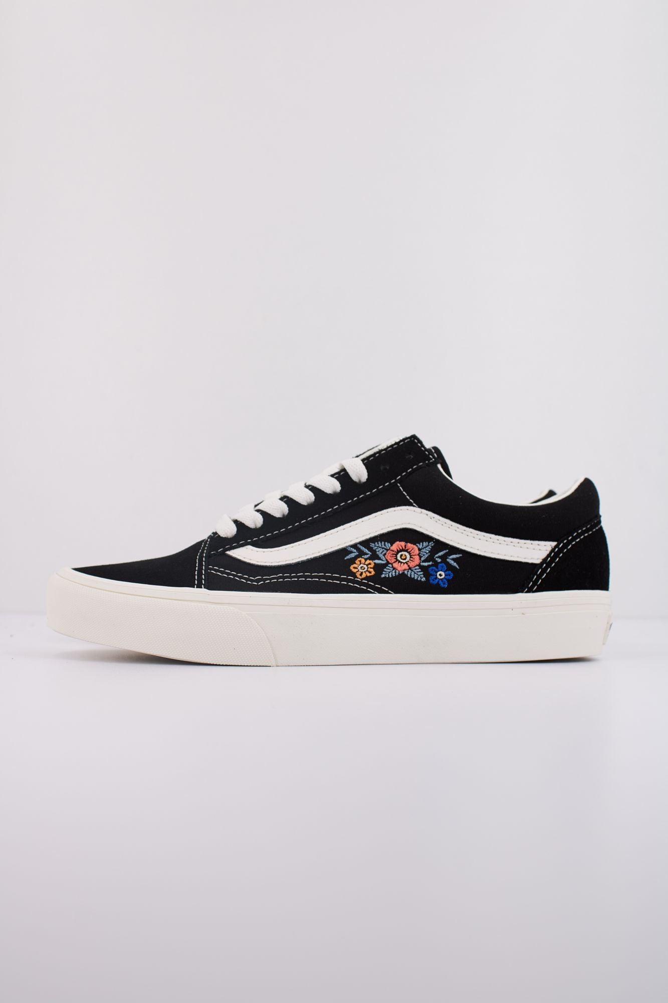 VANS OLD SKOOL en color NEGRO (1)