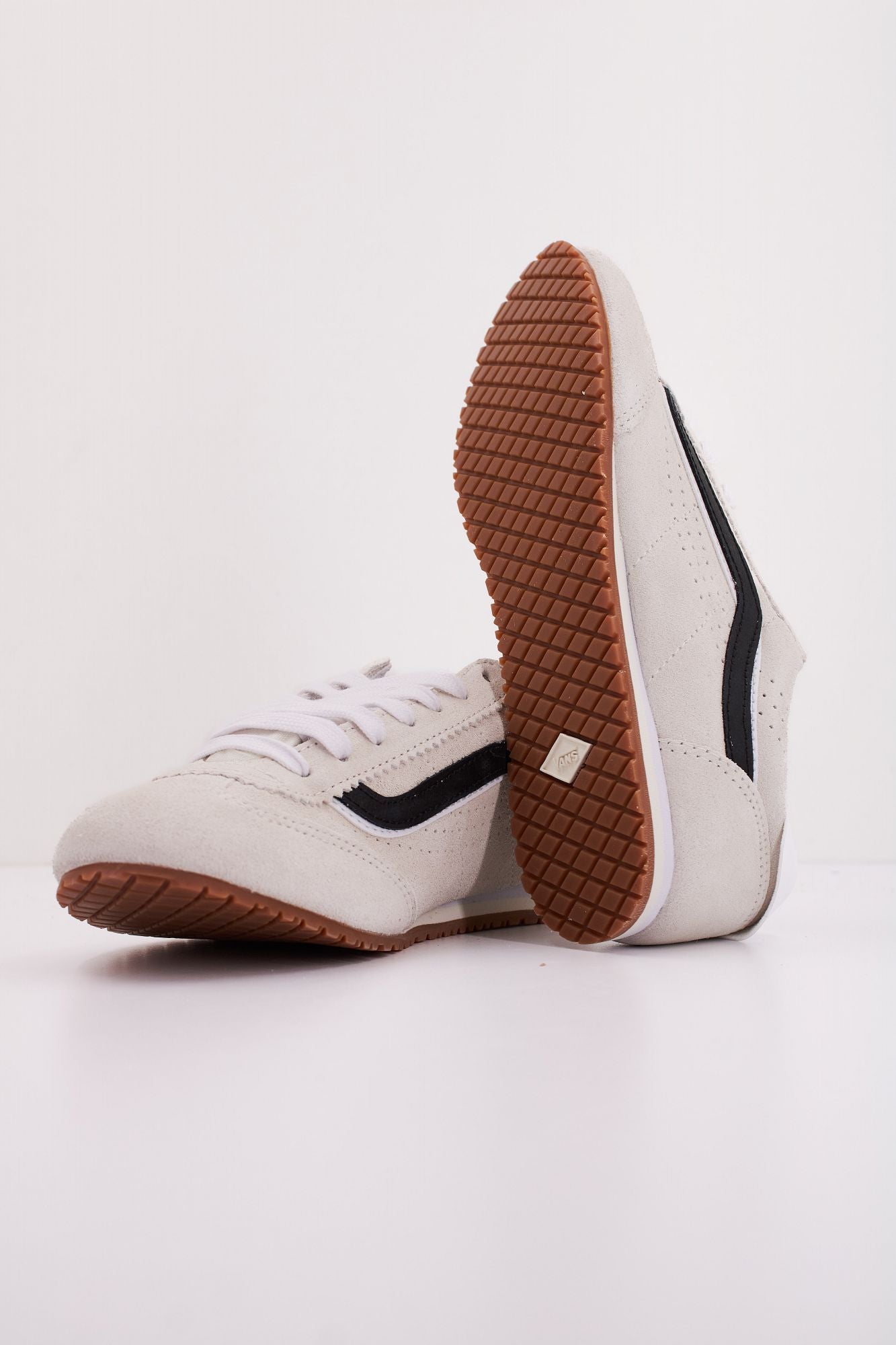 VANS SUPER LOWPRO en color BLANCO (5)