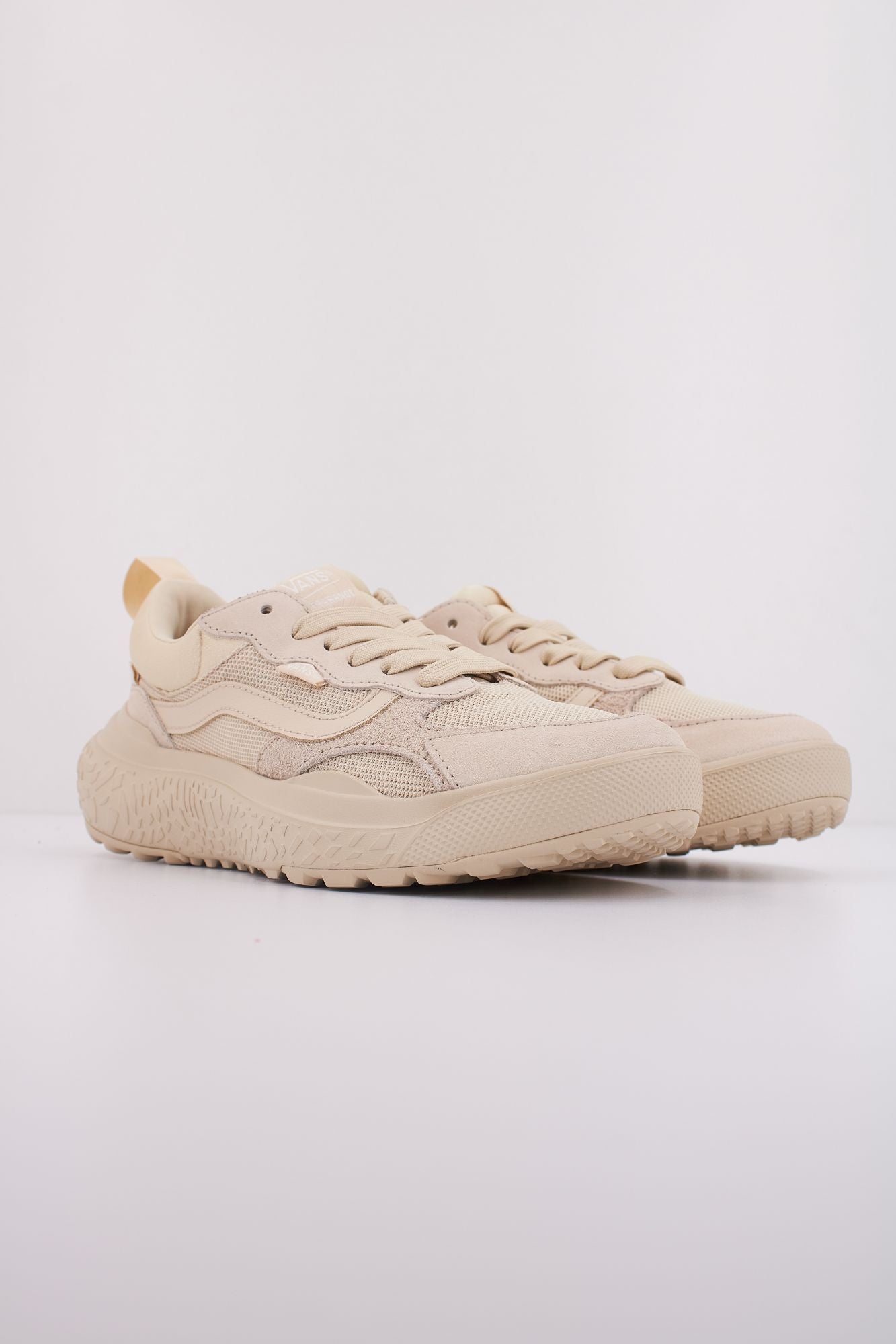 VANS MTE ULTRARANGE NEO VR3 en color BEIS (2)