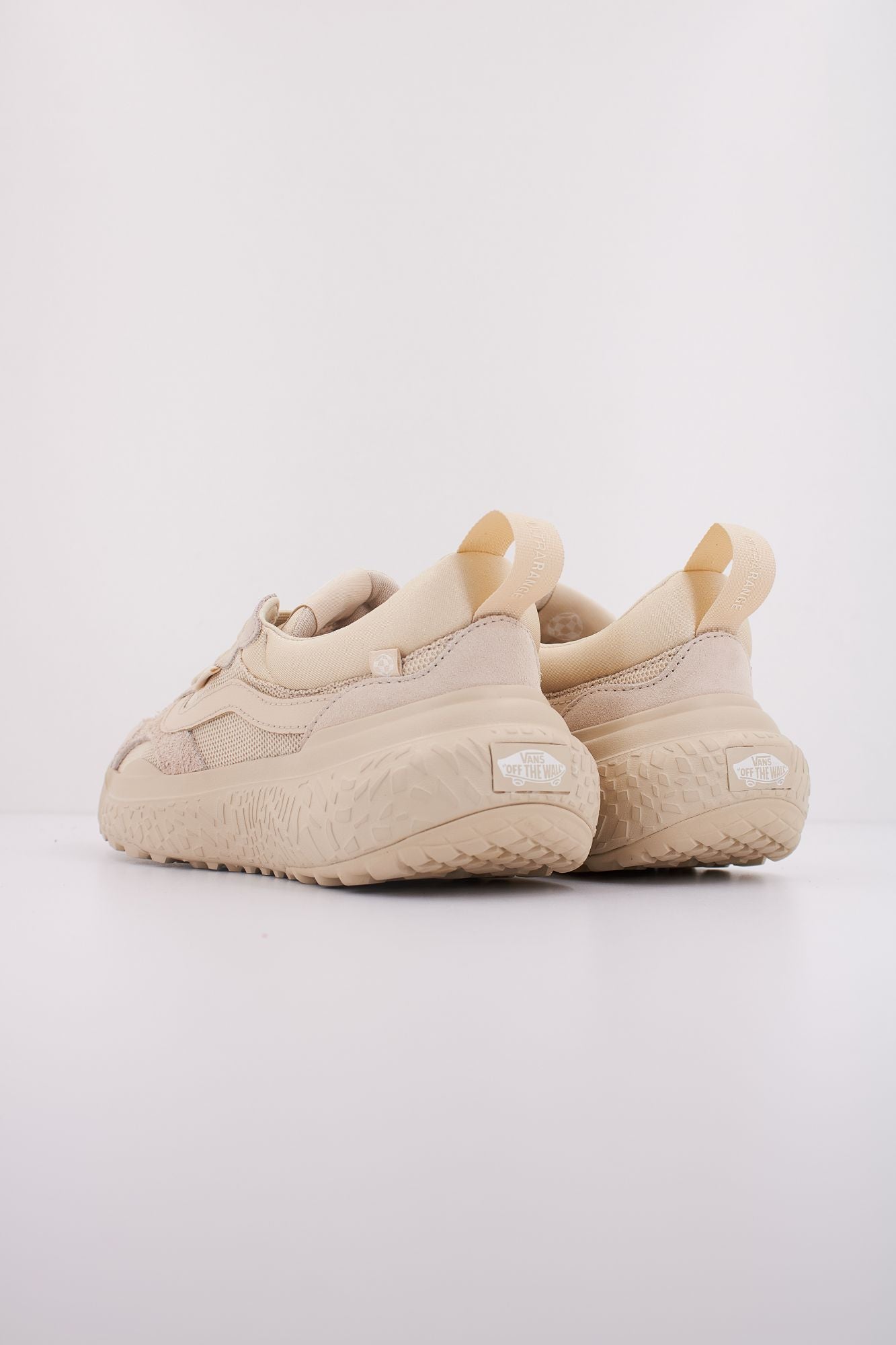 VANS MTE ULTRARANGE NEO VR3 en color BEIS (4)