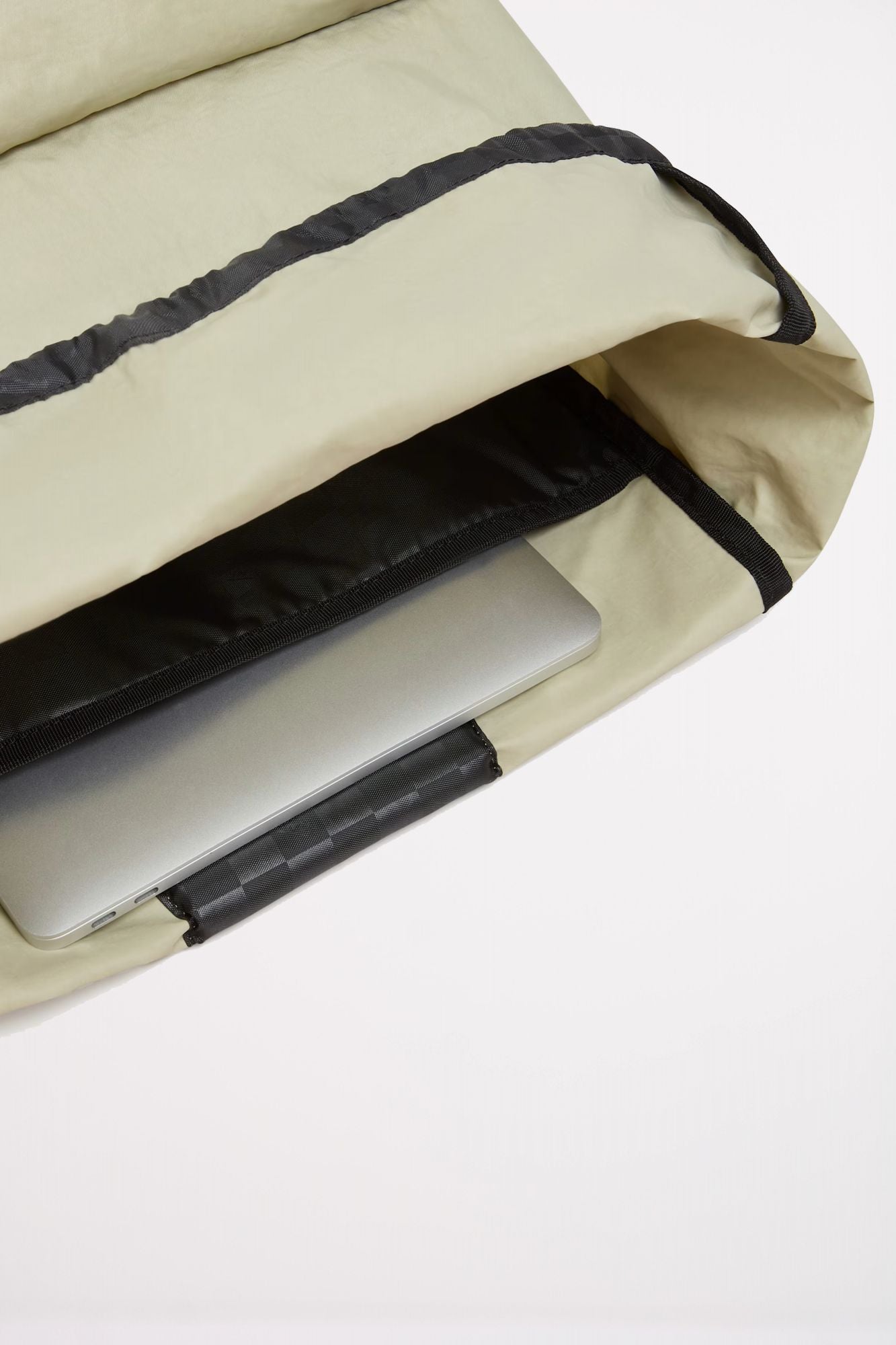 VANS OLD SKOOL CINCH BACKPA en color VERDE (3)