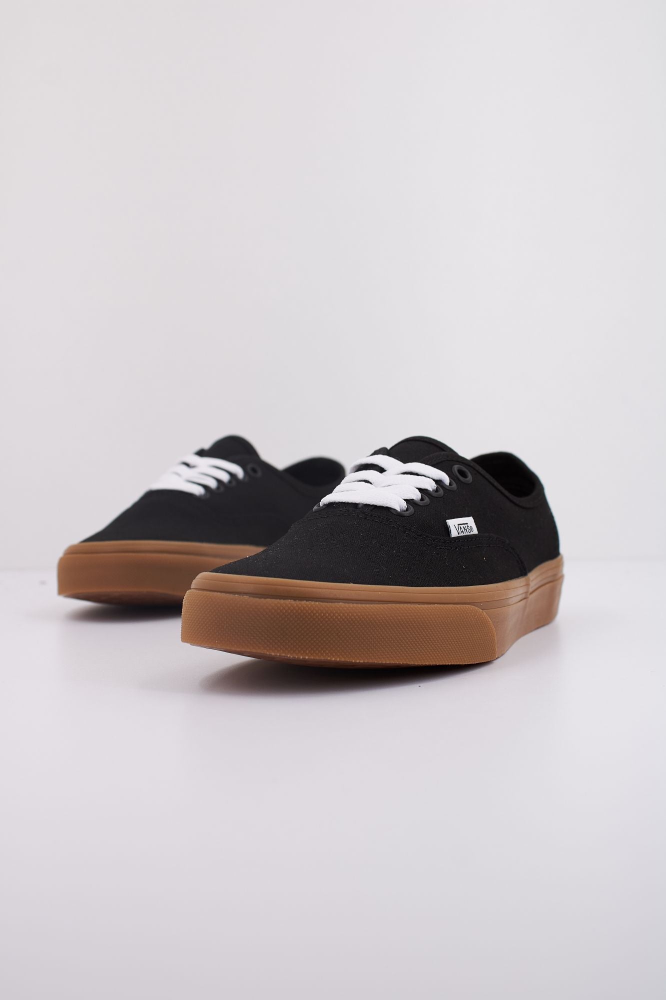 VANS AUTHENTIC en color NEGRO (2)