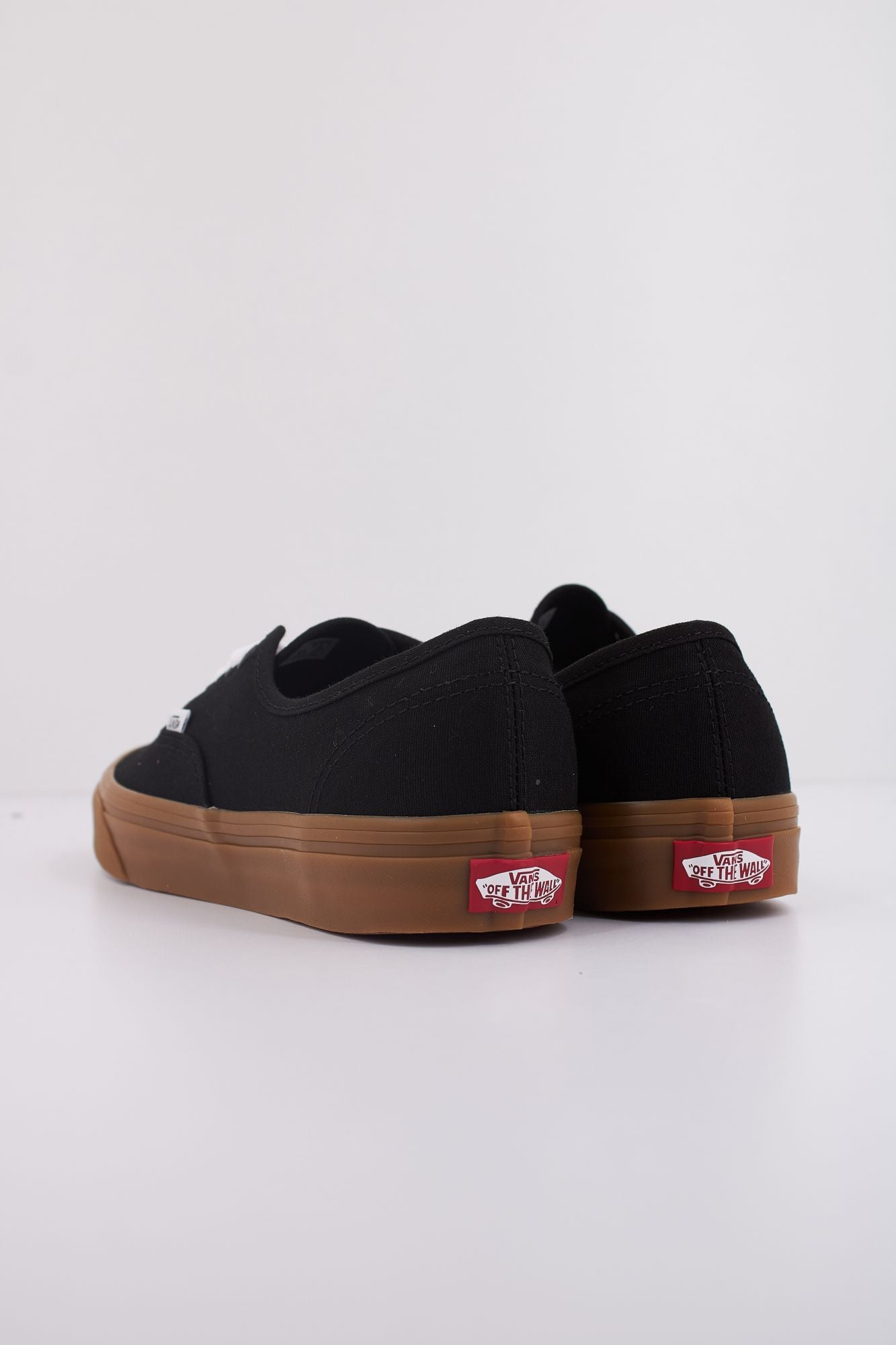 VANS AUTHENTIC en color NEGRO (4)