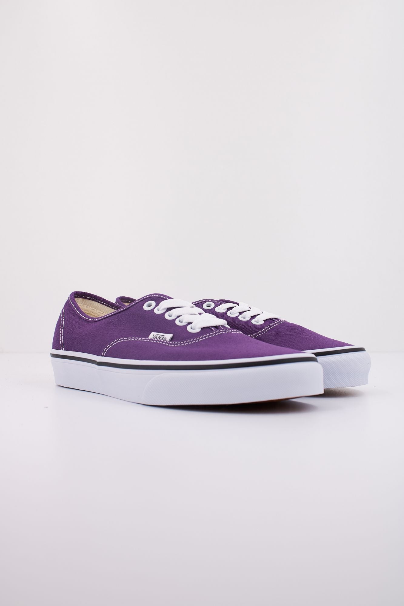 VANS AUTHENTIC  en color VIOLETA (2)