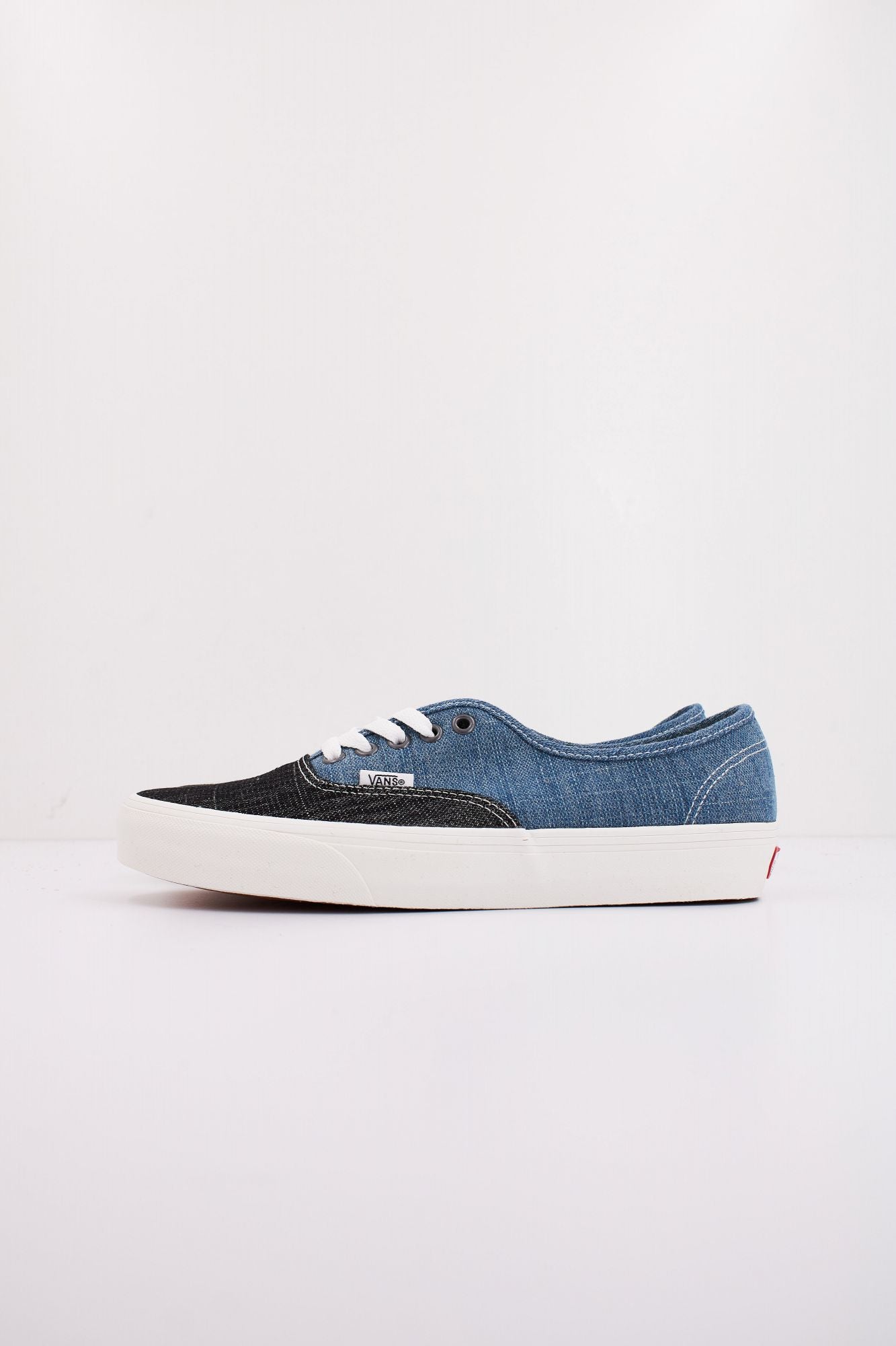 VANS AUTHENTIC  en color AZUL (1)