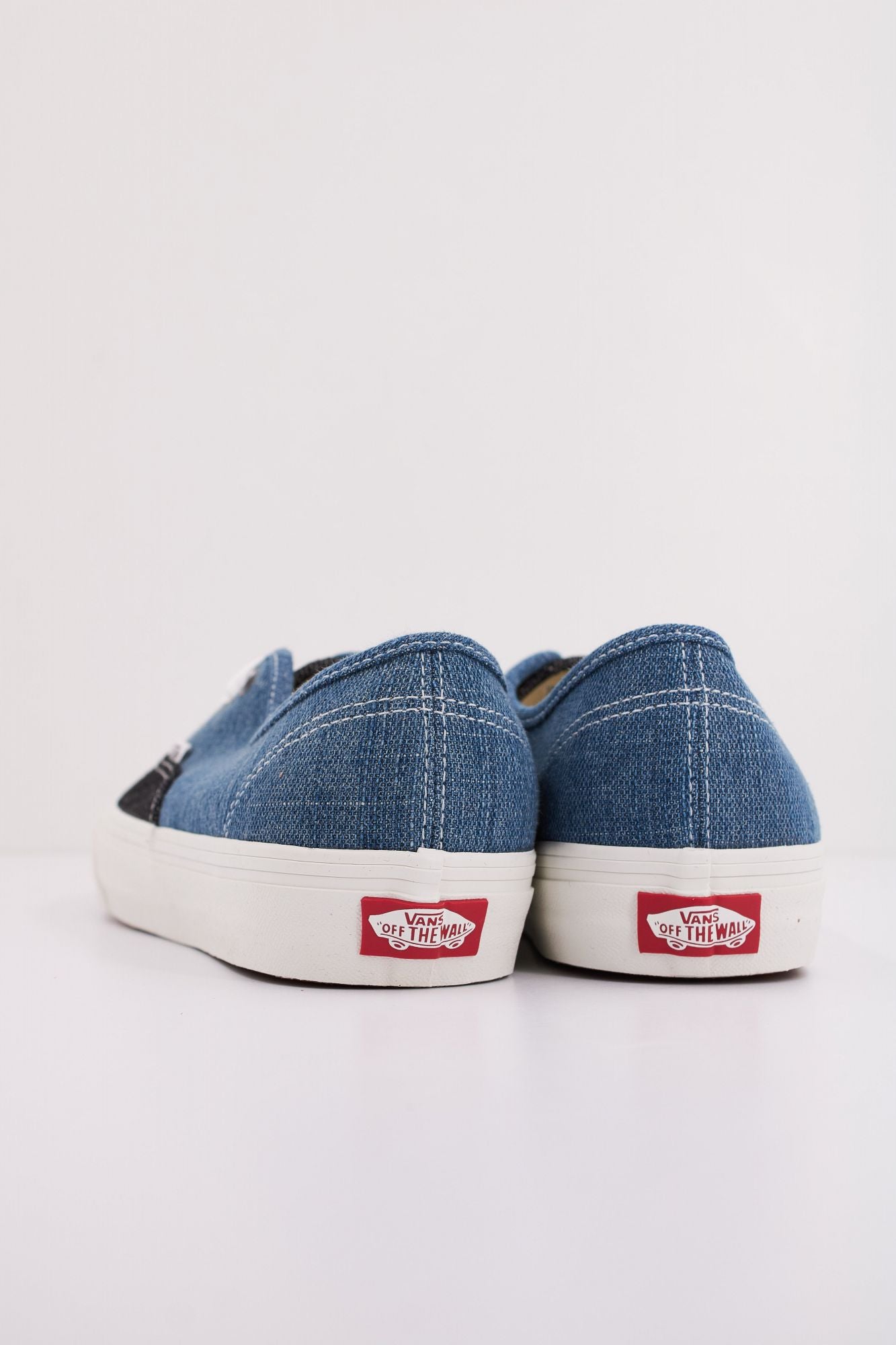 VANS AUTHENTIC  en color AZUL (4)