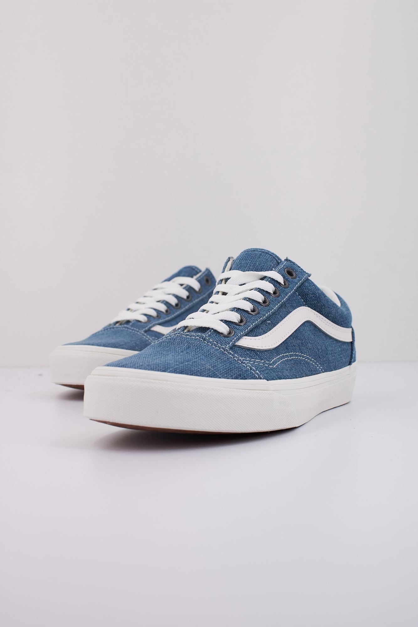 VANS OLD SKOOL en color AZUL (2)