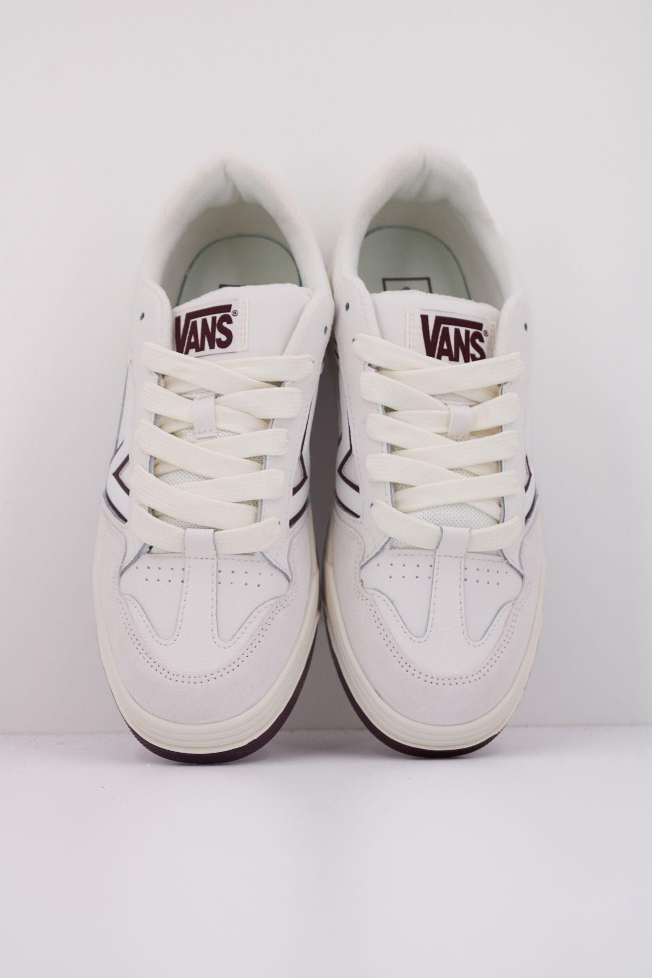 VANS VN000D1H4QU1 UPLAND en color BLANCO (3)