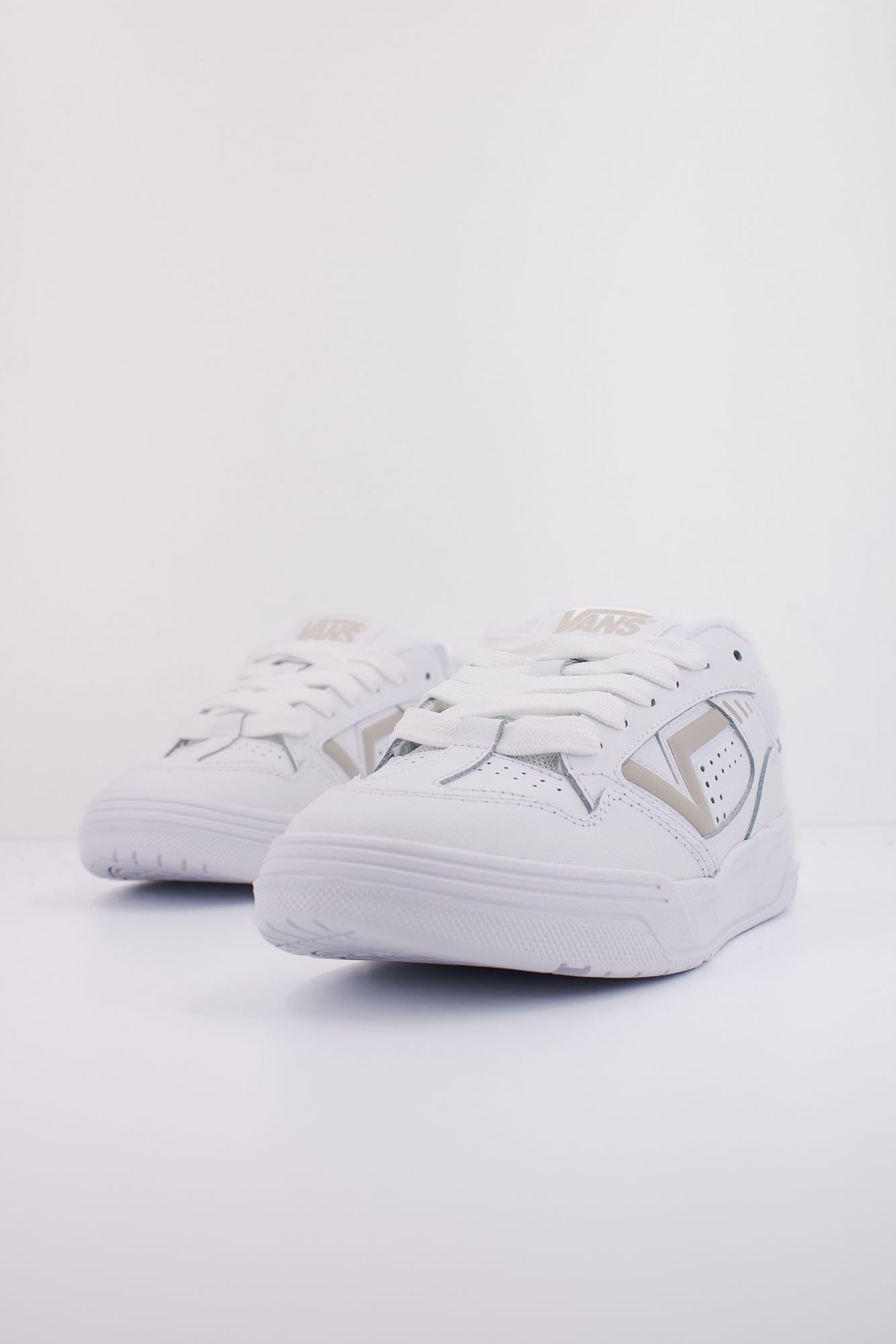 VANS UPLAND en color BLANCO (2)