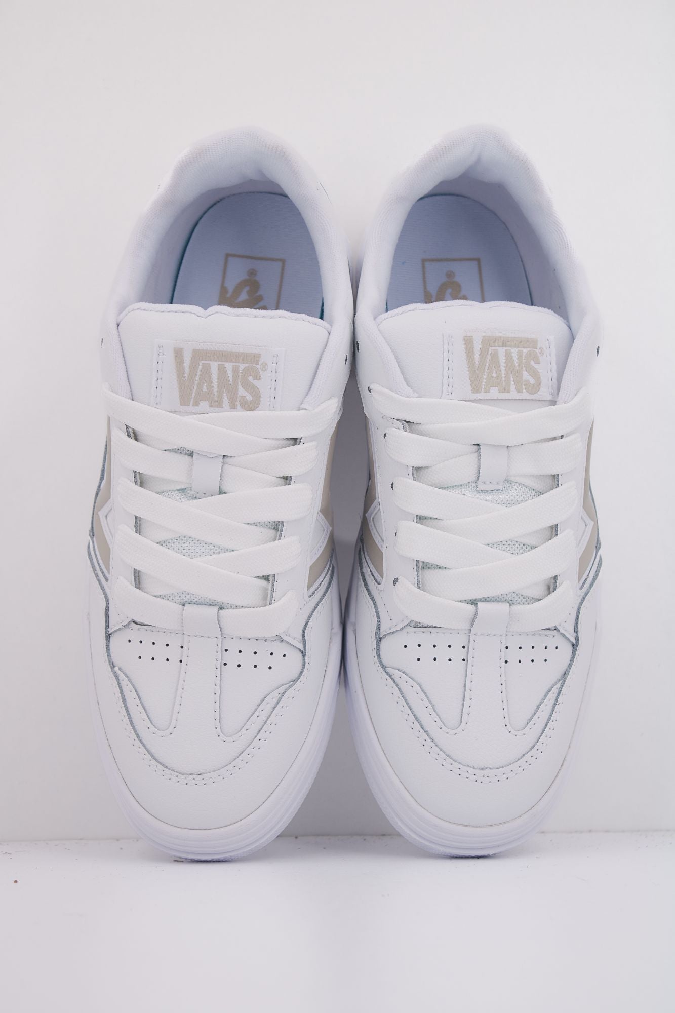 VANS UPLAND en color BLANCO (3)