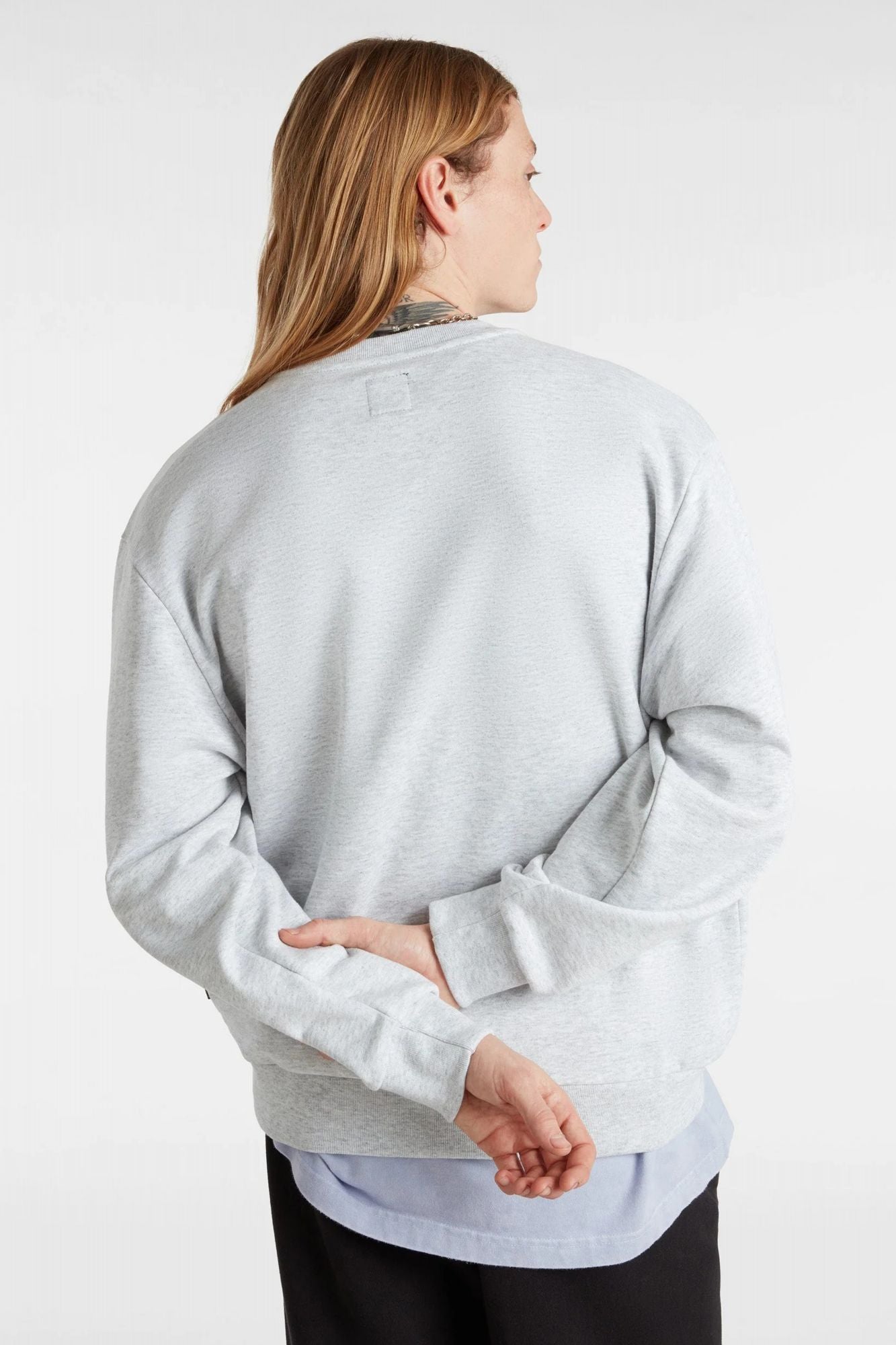 VANS SKOOL DOODLE FT RELAXED CREW en color GRIS (3)