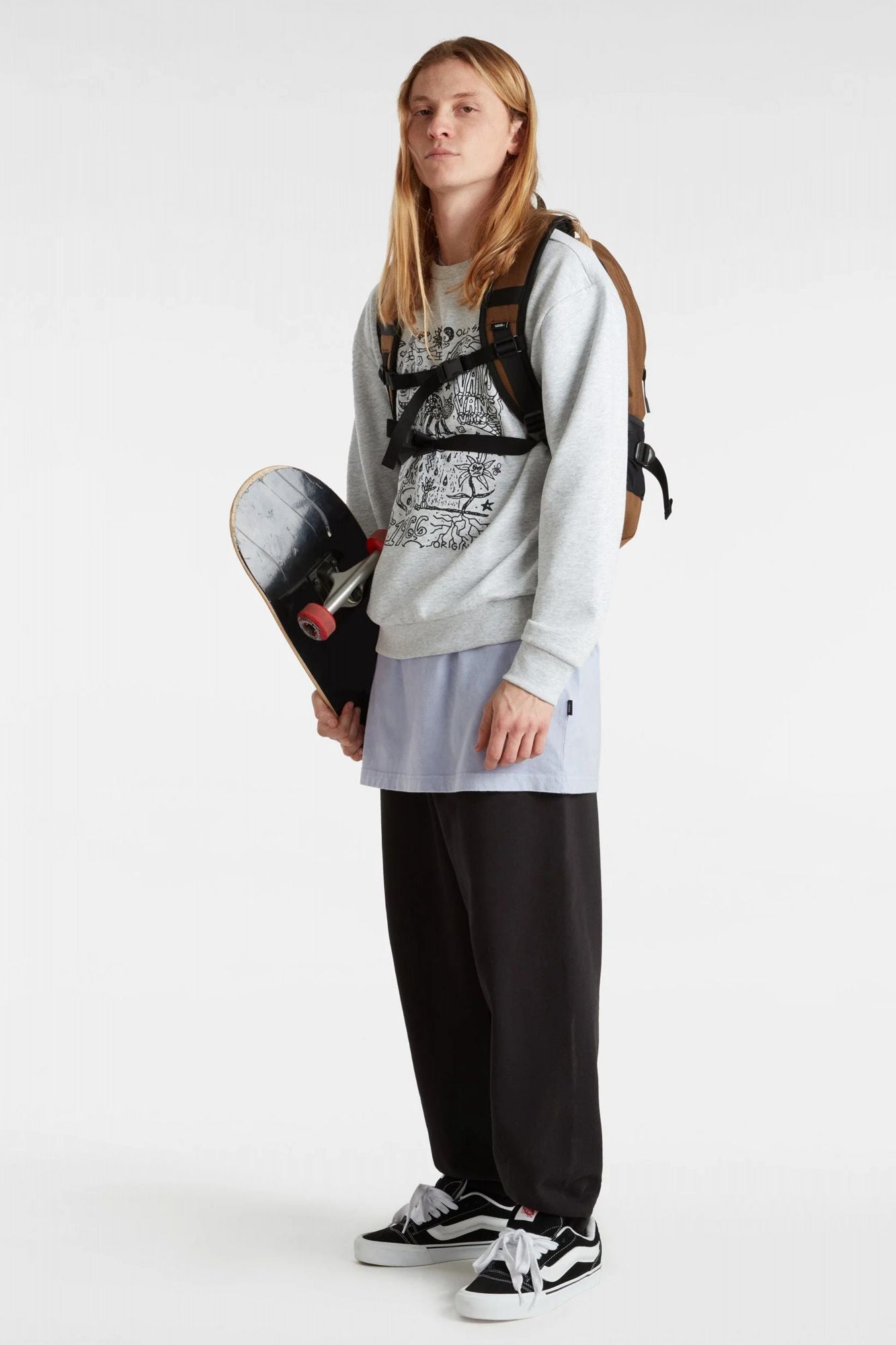 VANS SKOOL DOODLE FT RELAXED CREW en color GRIS (4)