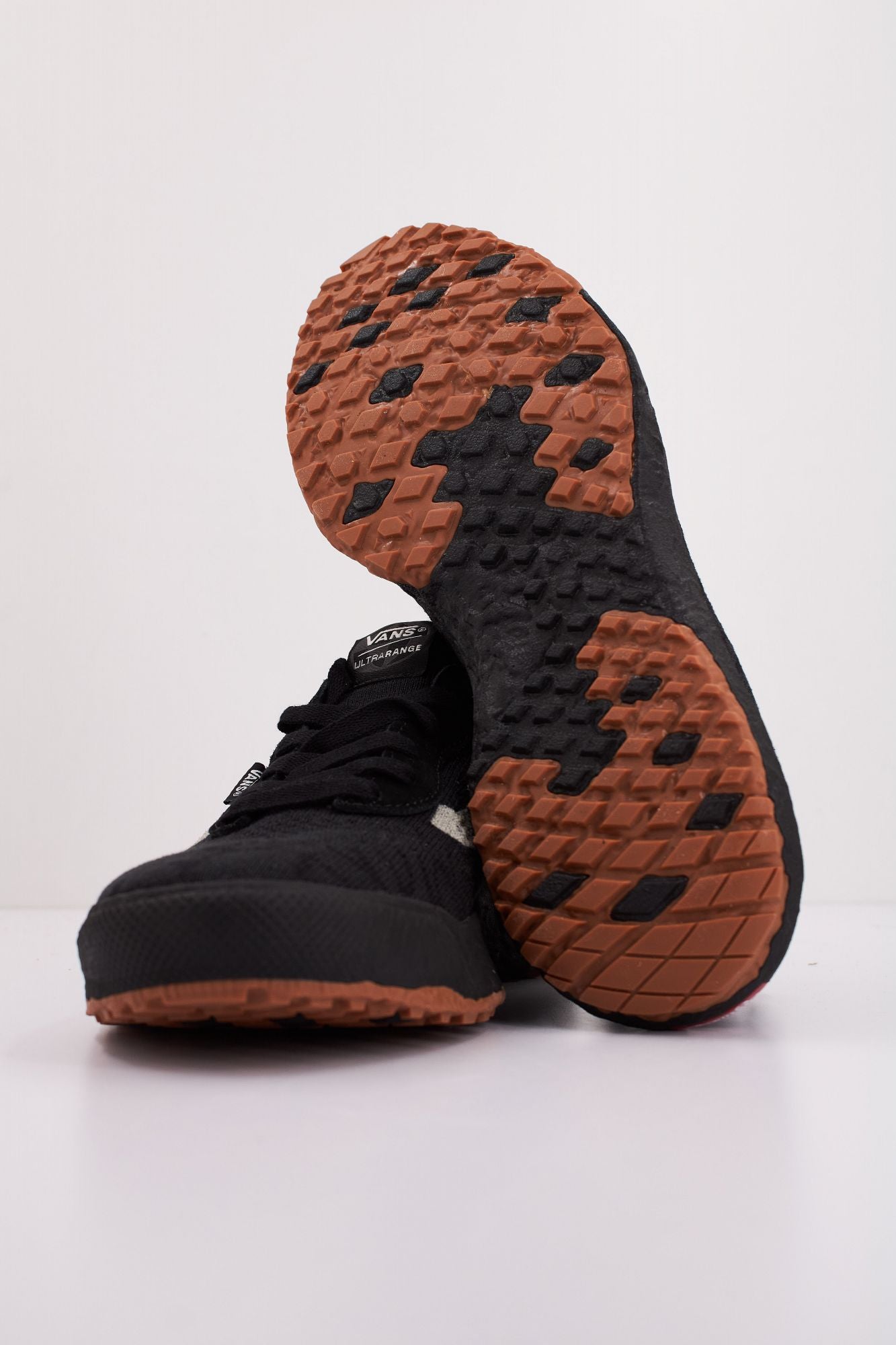 VANS ULTRARANGE VR3 en color NEGRO (5)