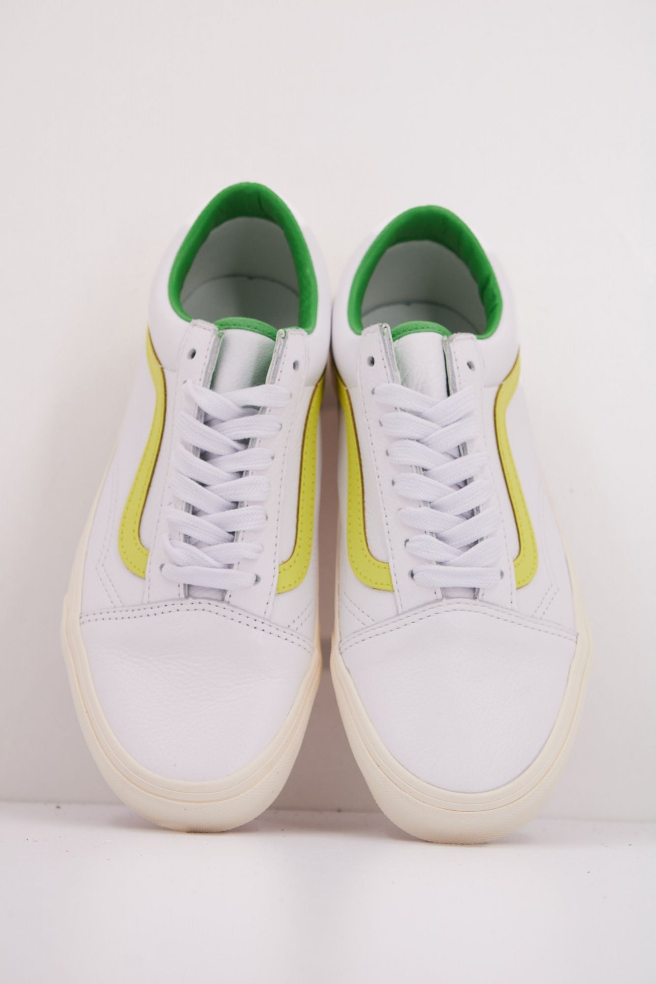 VANS UA OLD SKOOL PREMIUM L en color BLANCO (3)
