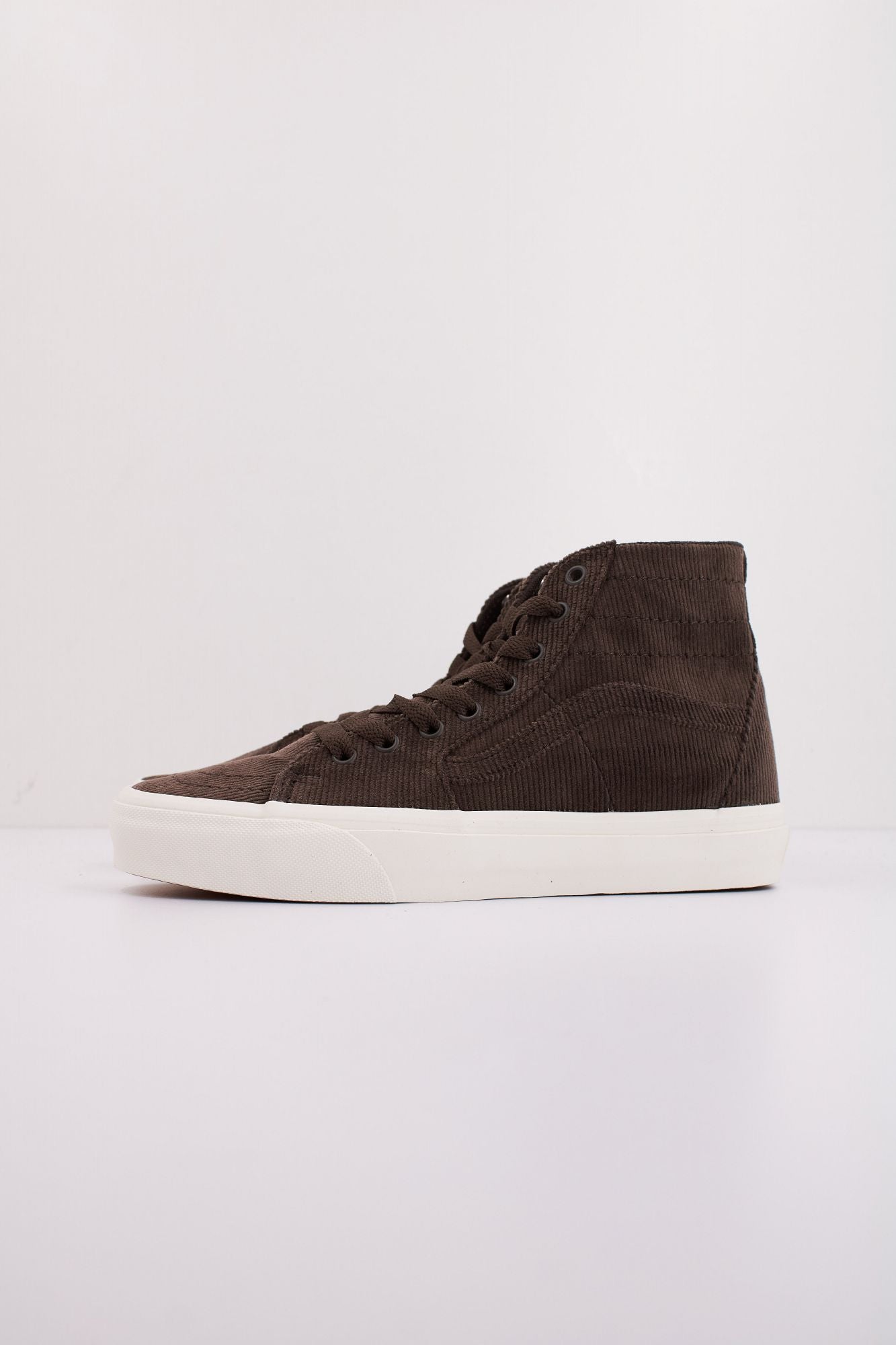 VANS  SK8-HI TAPERED CORDURO en color MARRON (1)
