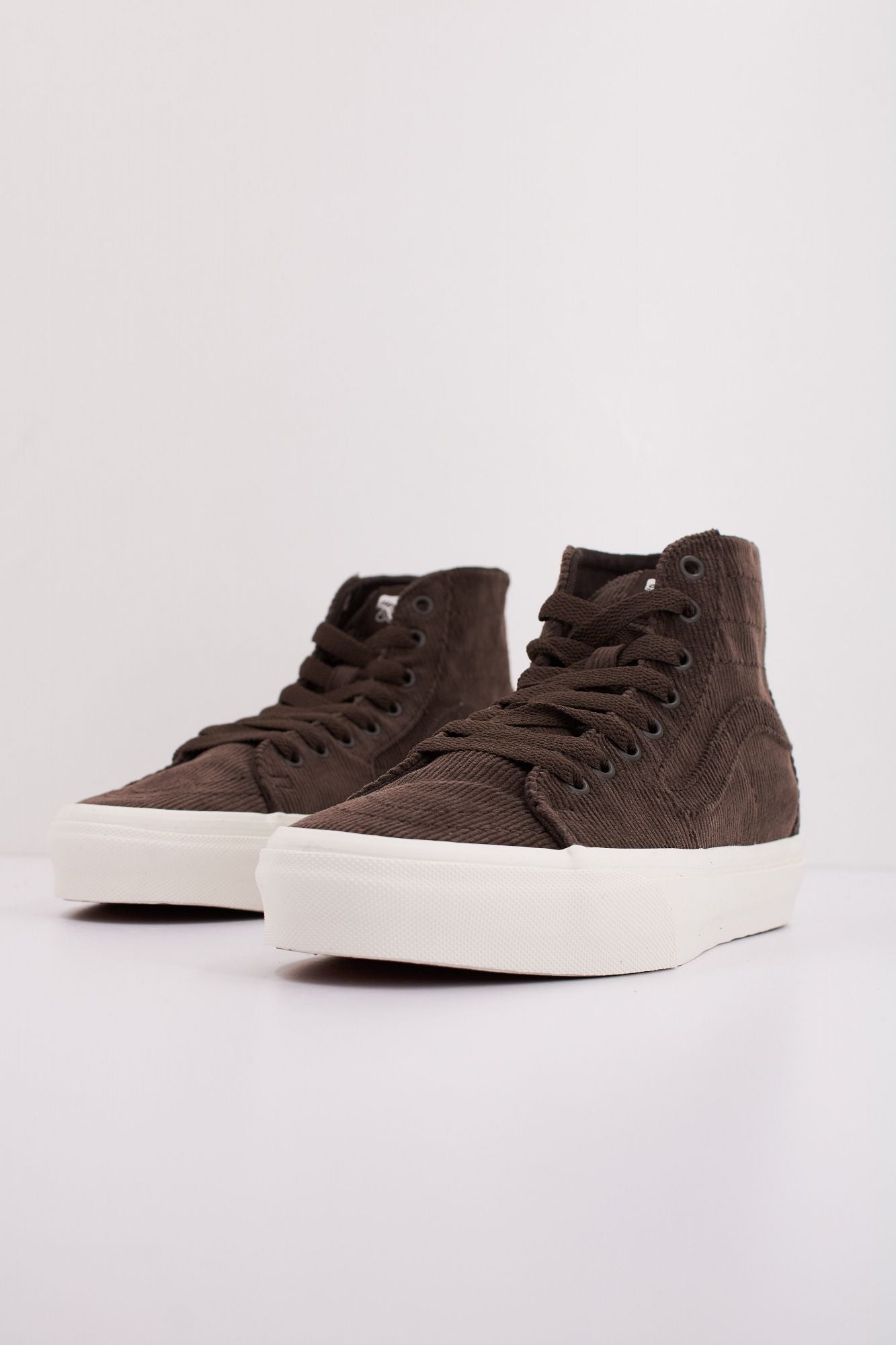 VANS  SK8-HI TAPERED CORDURO en color MARRON (2)
