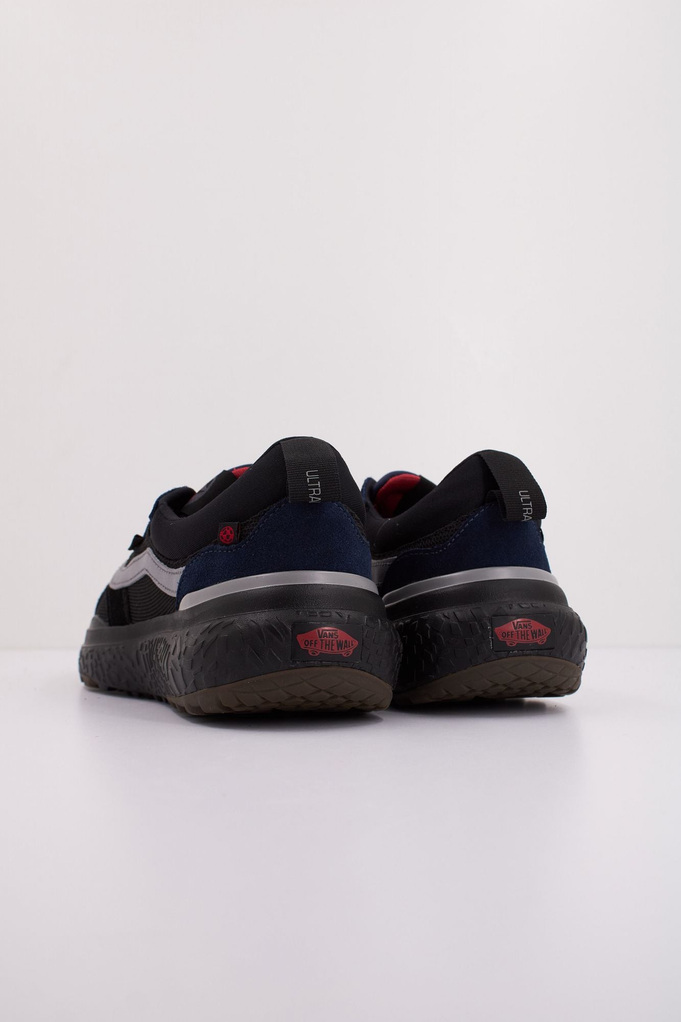 VANS MTE ULTRARANGE NEO VR3 en color AZUL (4)
