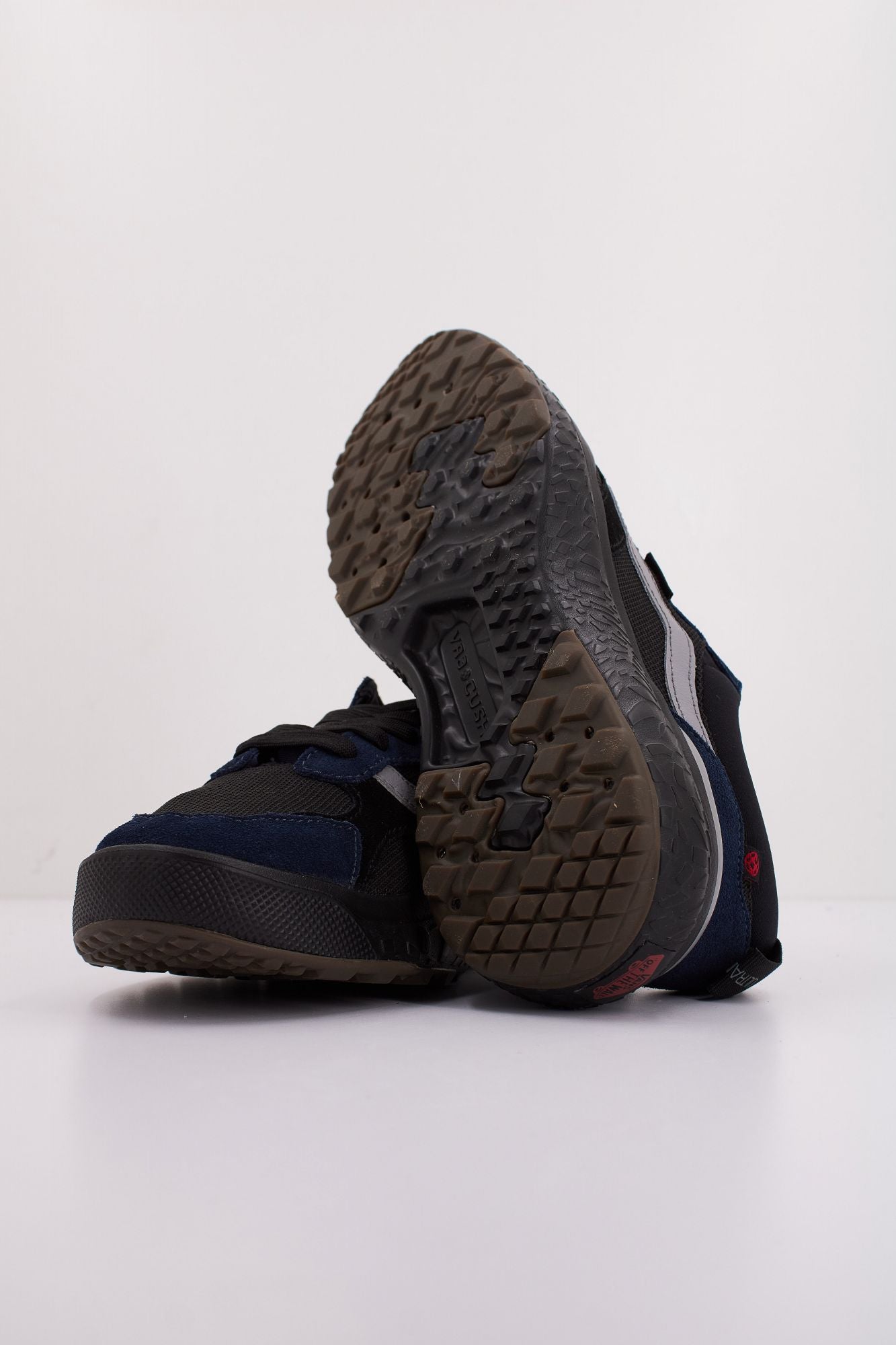 VANS MTE ULTRARANGE NEO VR3 en color AZUL (5)