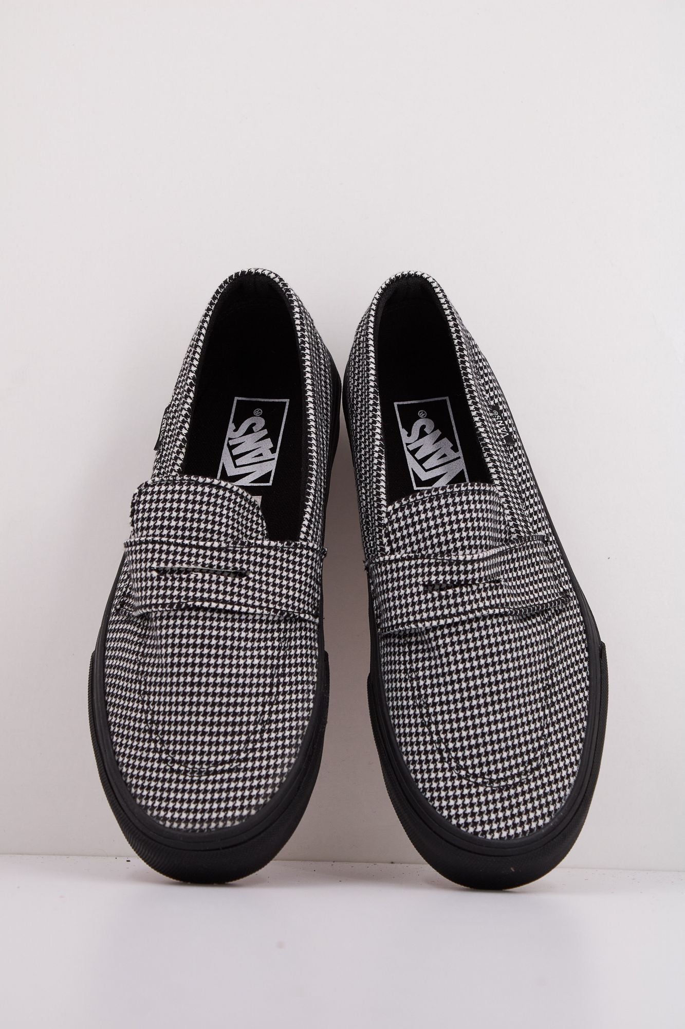 VANS STYLE 53 PLAID en color NEGRO (3)