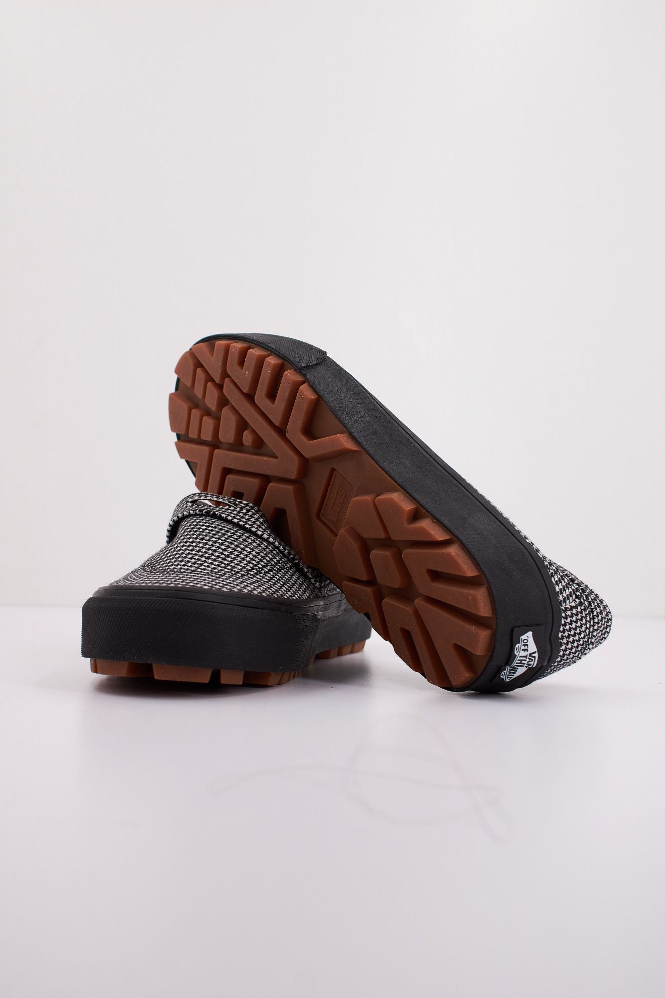 VANS STYLE 53 PLAID en color NEGRO (5)