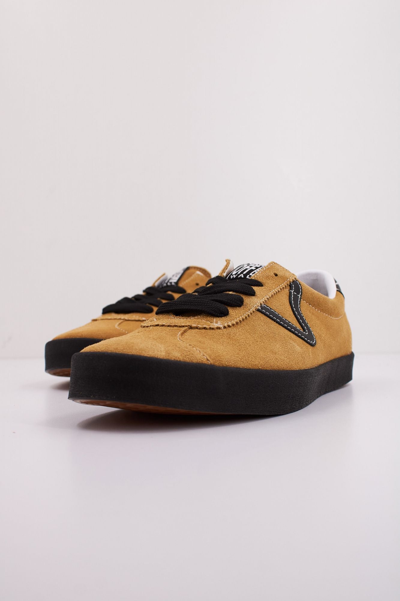 VANS SPORT LOW SUEDE en color MARRON CLARO (2)