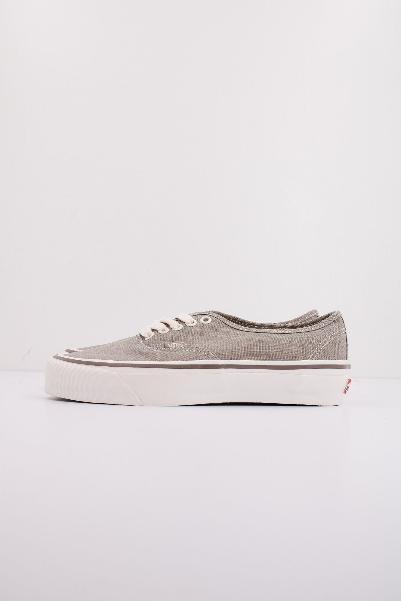 VANS MTE AUTHENTIC REISSUE en color MARRON CLARO (1)