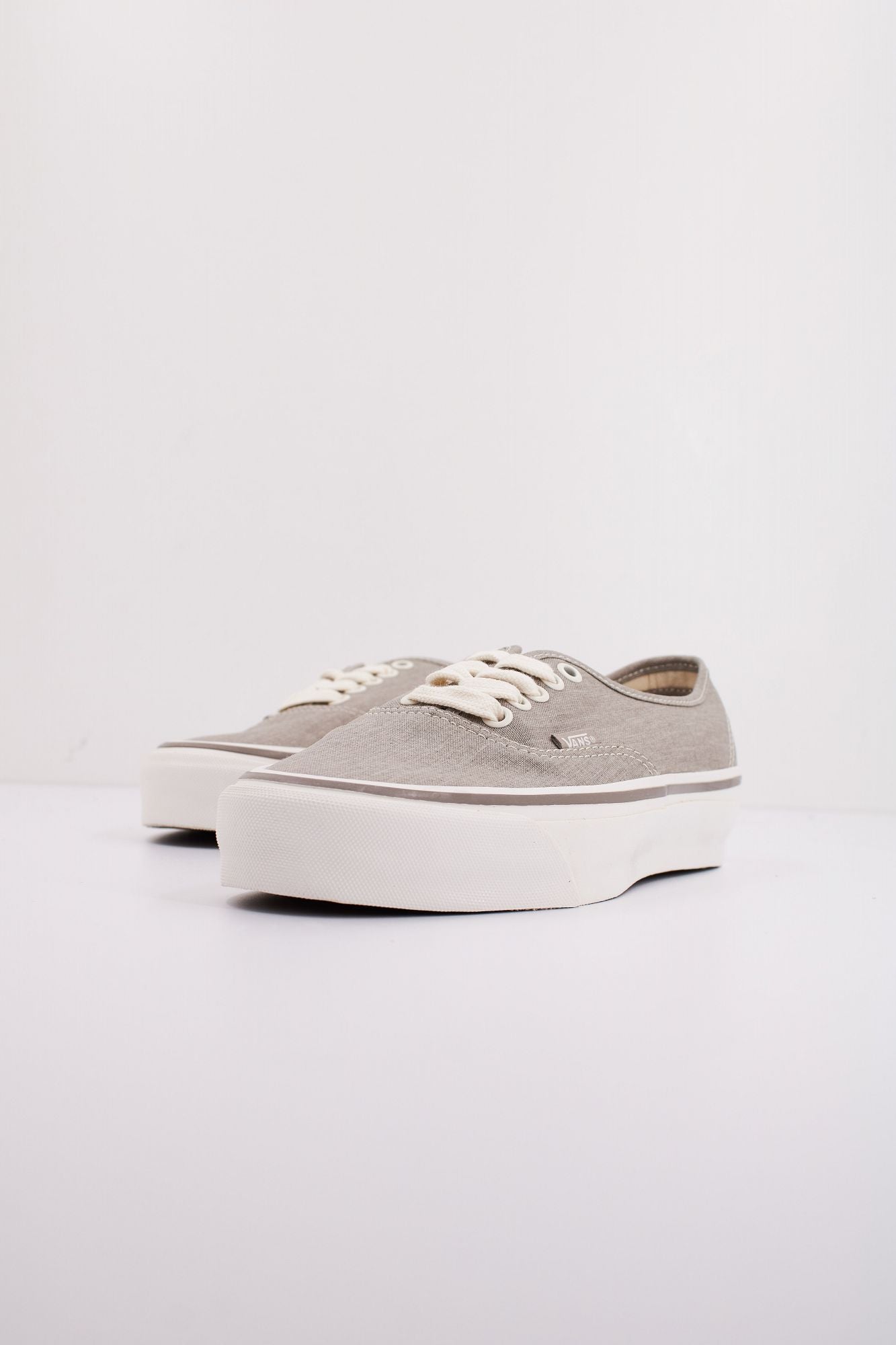 VANS MTE AUTHENTIC REISSUE en color MARRON CLARO (2)