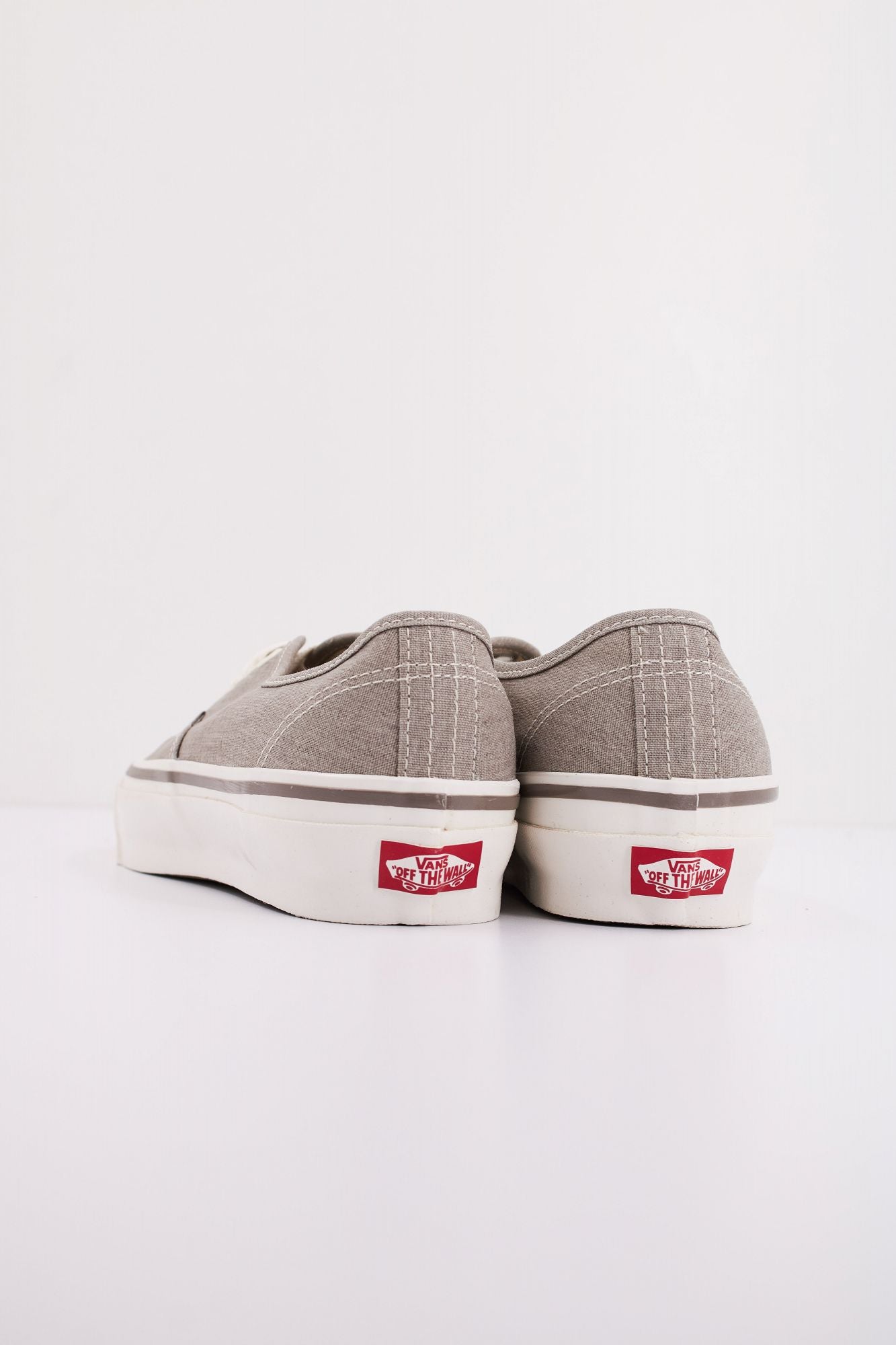 VANS MTE AUTHENTIC REISSUE en color MARRON CLARO (4)