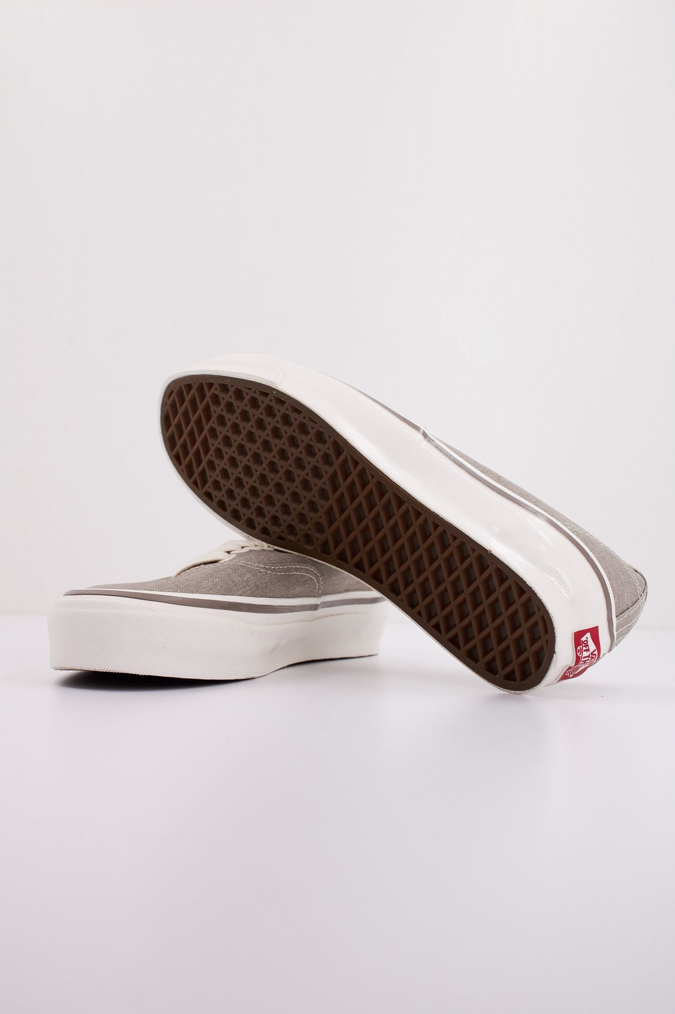 VANS MTE AUTHENTIC REISSUE en color MARRON CLARO (5)