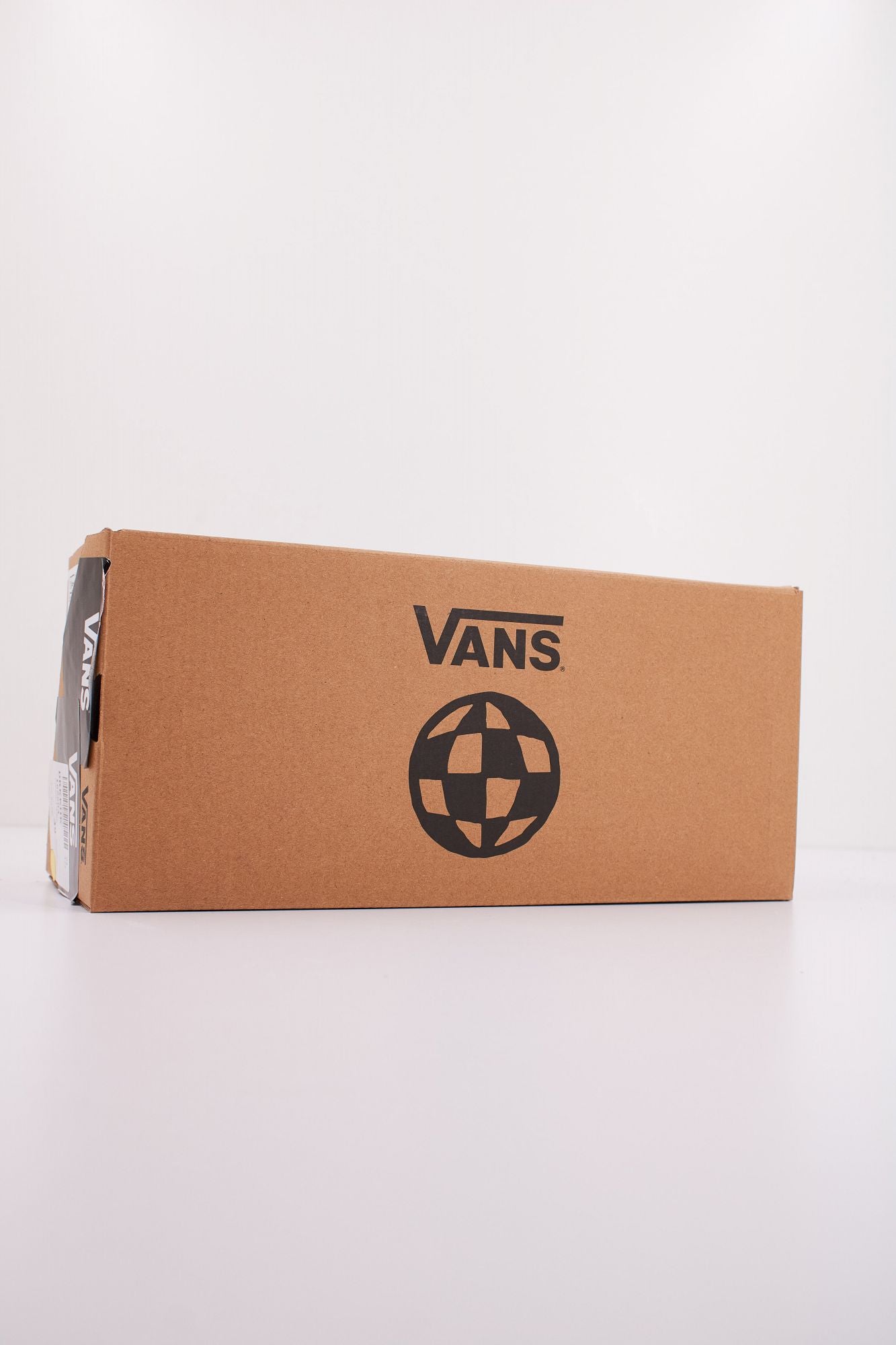 VANS MTE AUTHENTIC REISSUE en color MARRON CLARO (6)