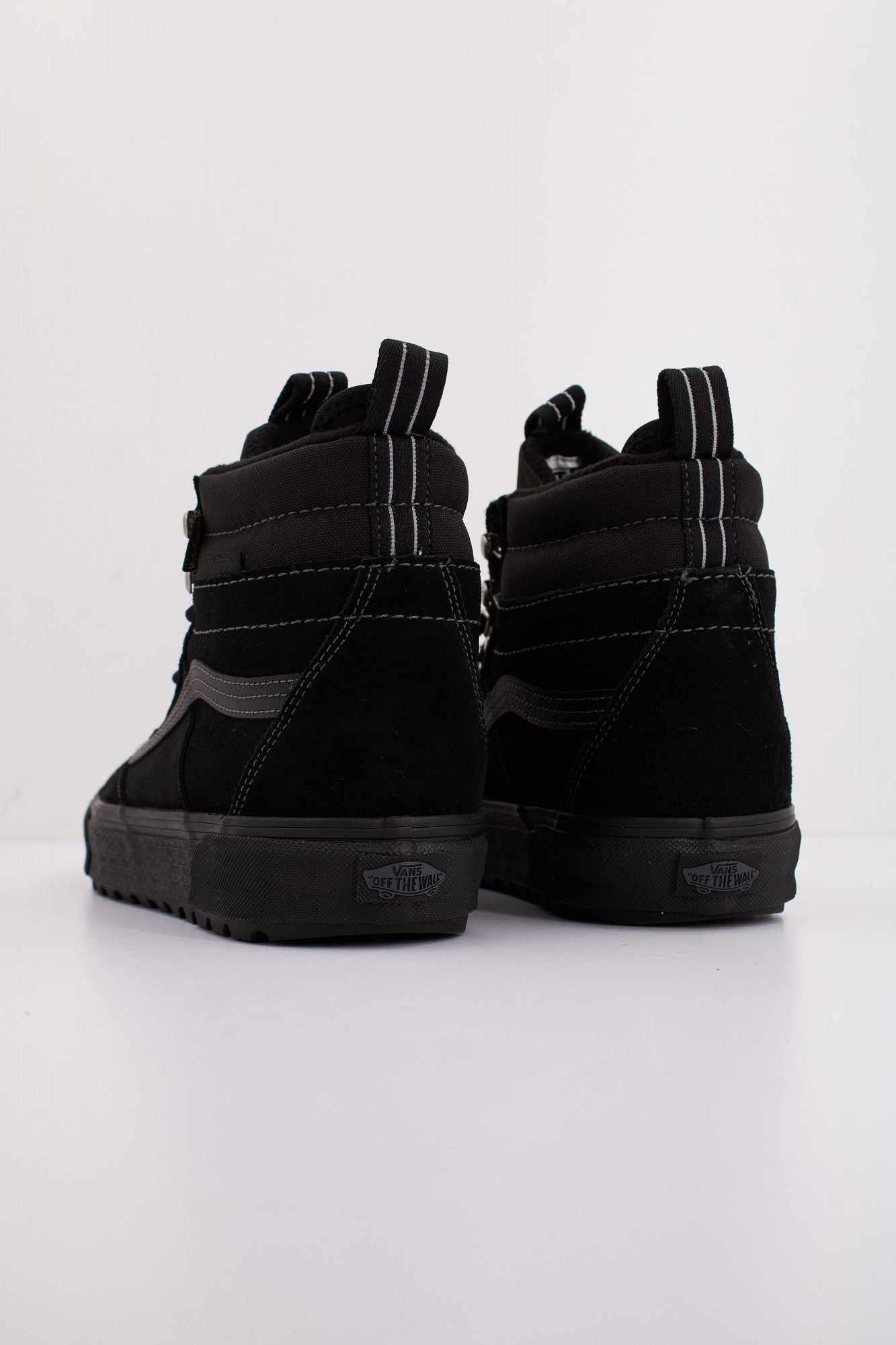 VANS MTE SK8-HI DR WATERPRO en color NEGRO (4)