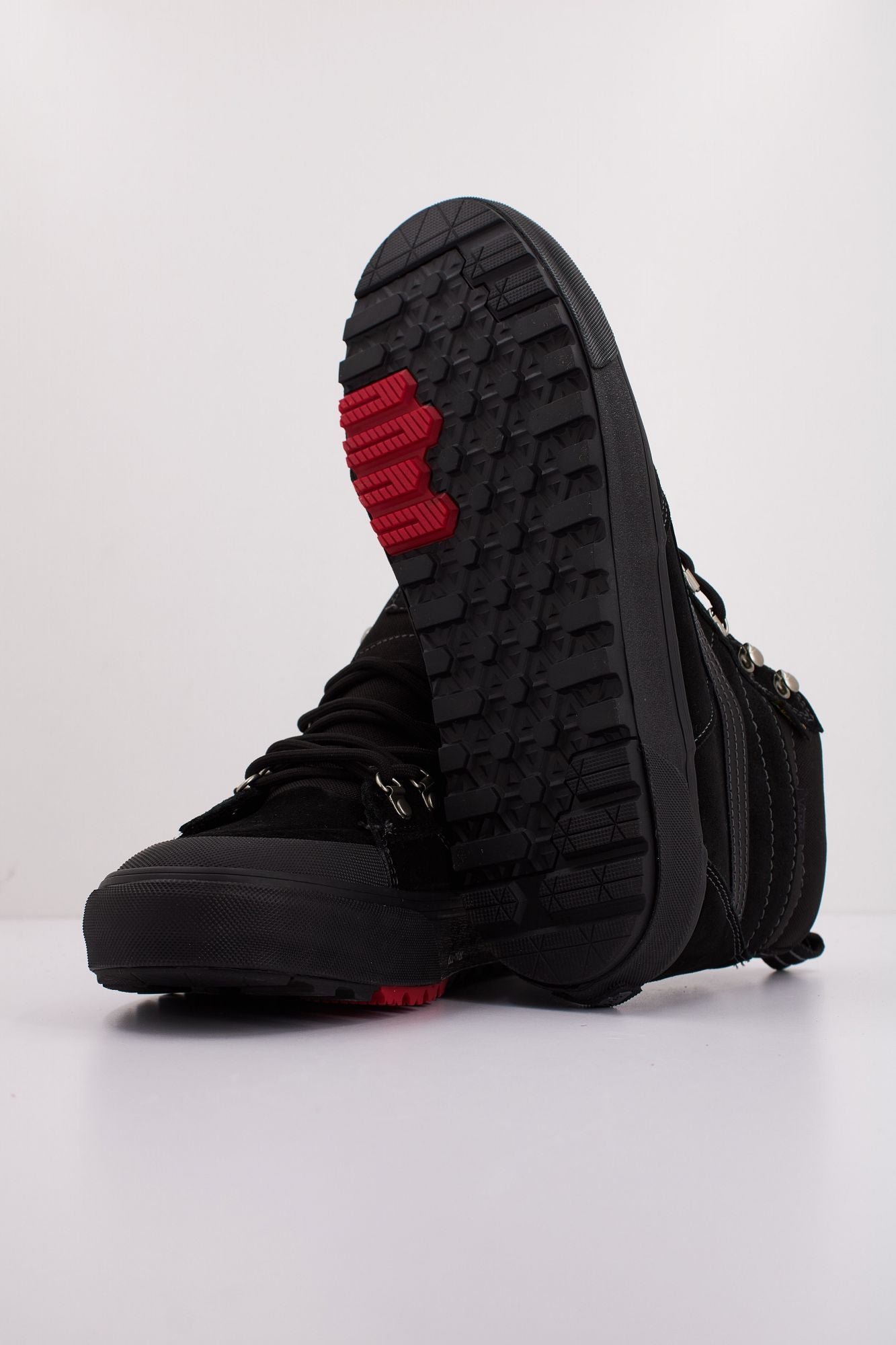 VANS MTE SK8-HI DR WATERPRO en color NEGRO (5)