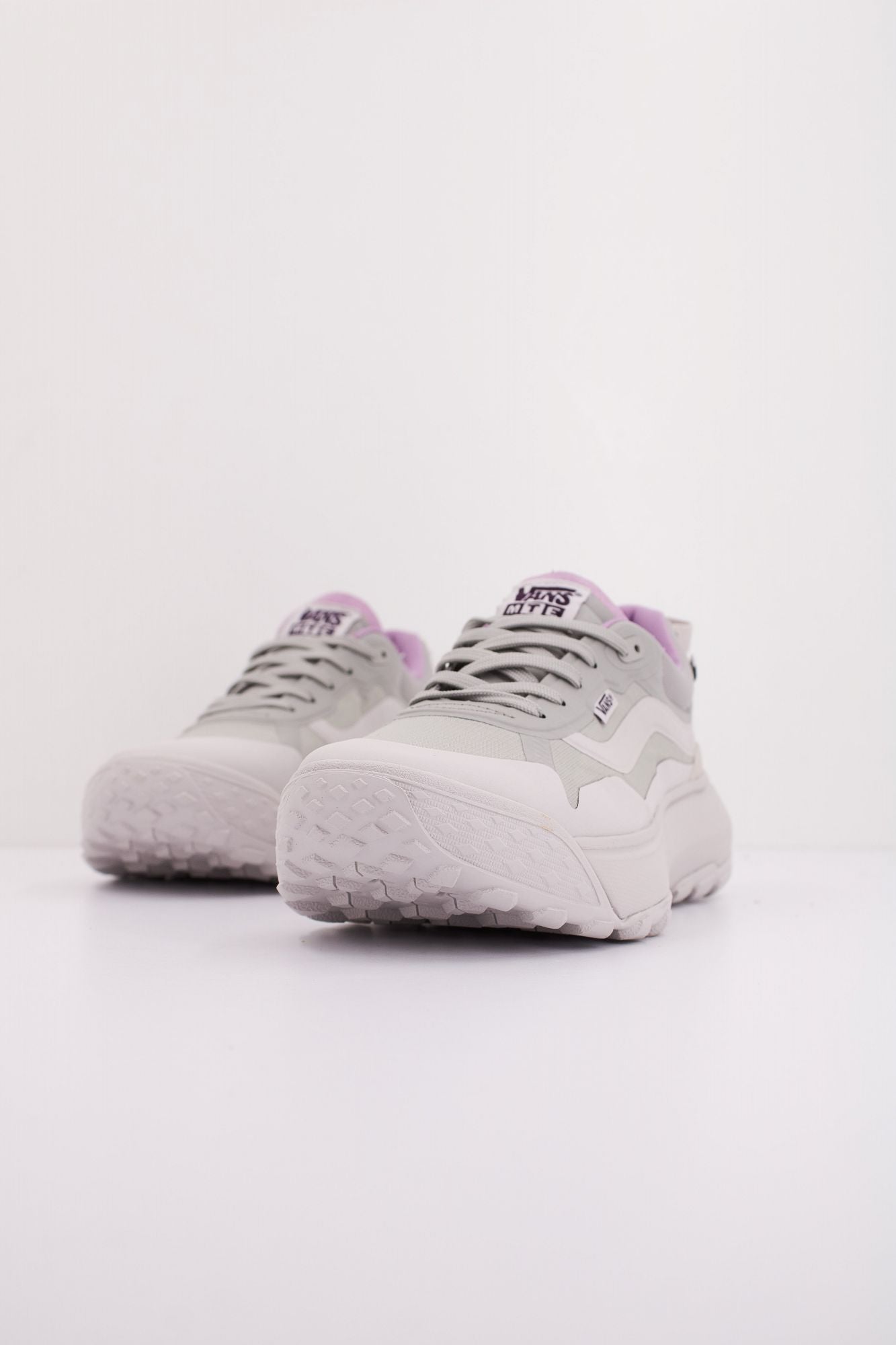 VANS MTE CROSSPATH en color GRIS (2)