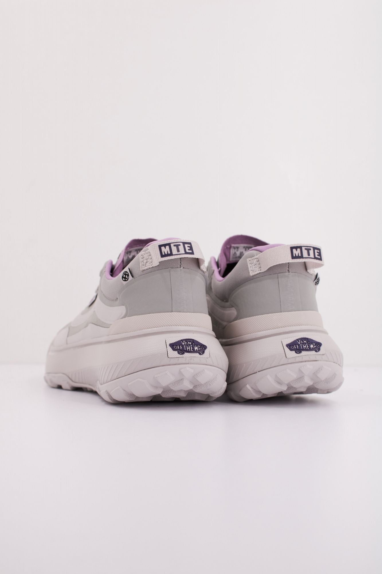 VANS MTE CROSSPATH en color GRIS (4)