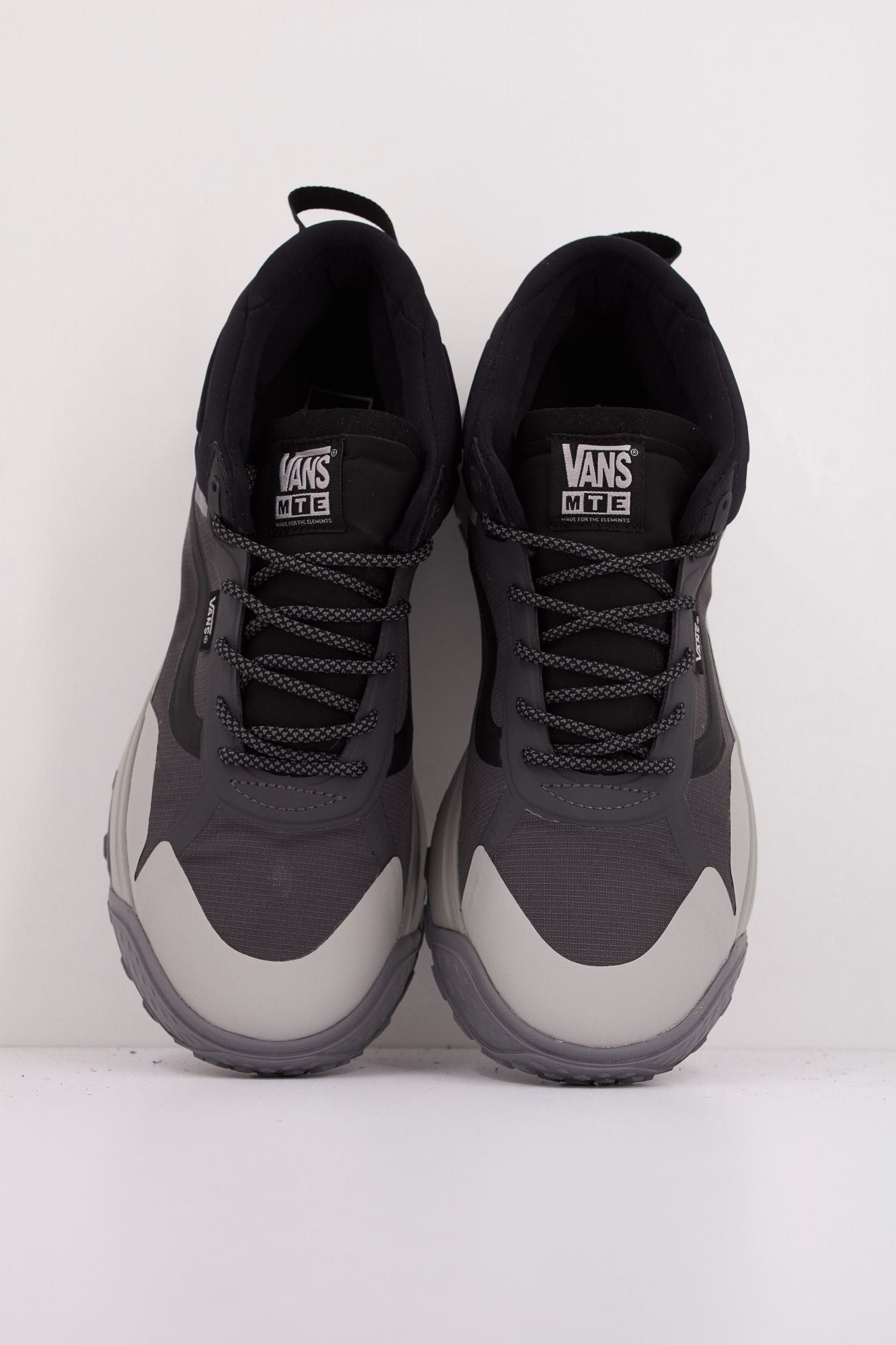 VANS MTE CROSSPATH MID en color GRIS (3)