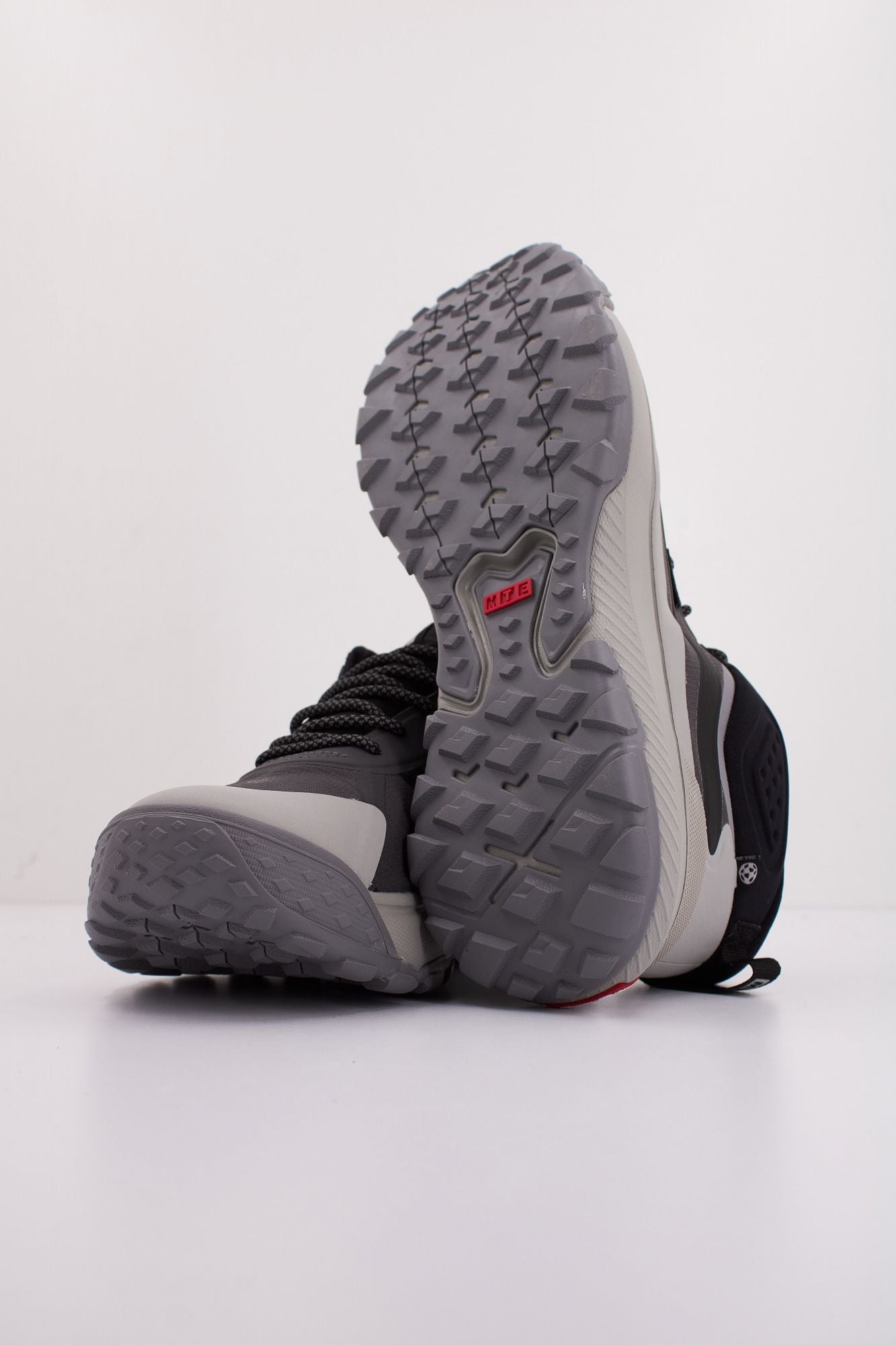 VANS MTE CROSSPATH MID en color GRIS (5)