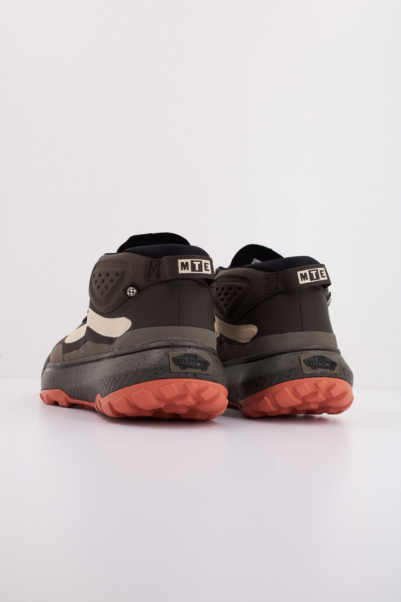 VANS MTE CROSSPATH MID en color MARRON (4)