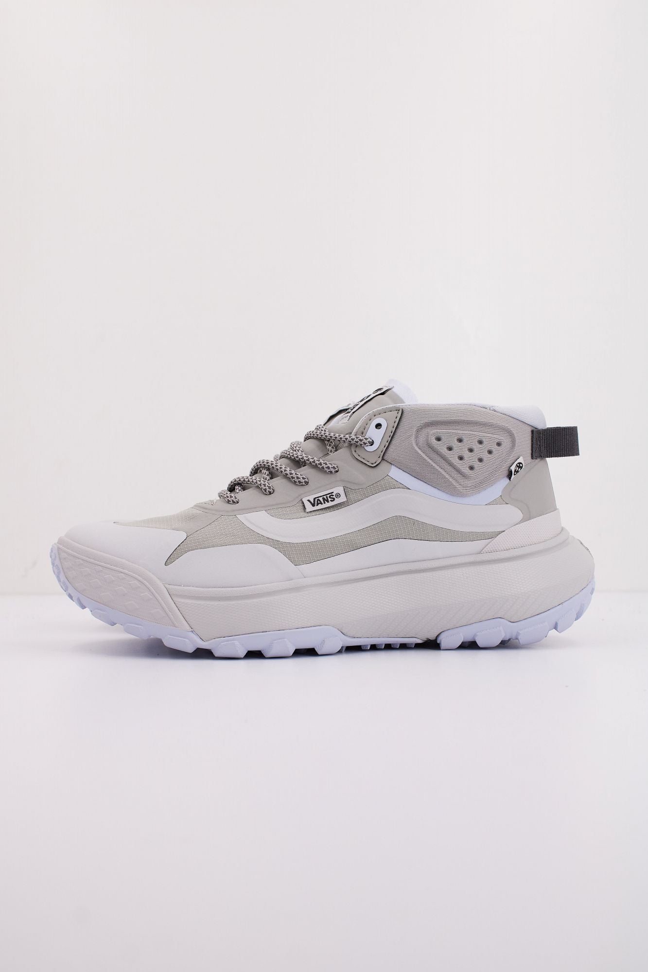 VANS MTE CROSSPATH MID en color GRIS (1)