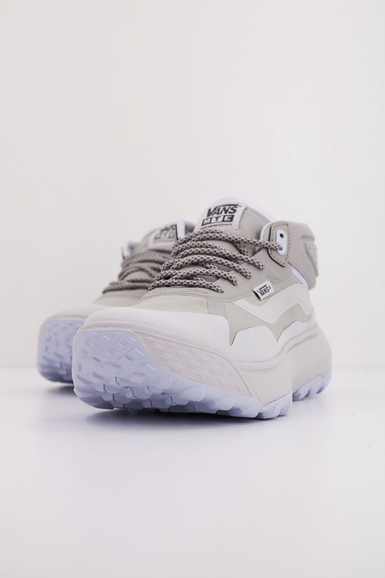 VANS MTE CROSSPATH MID en color GRIS (2)