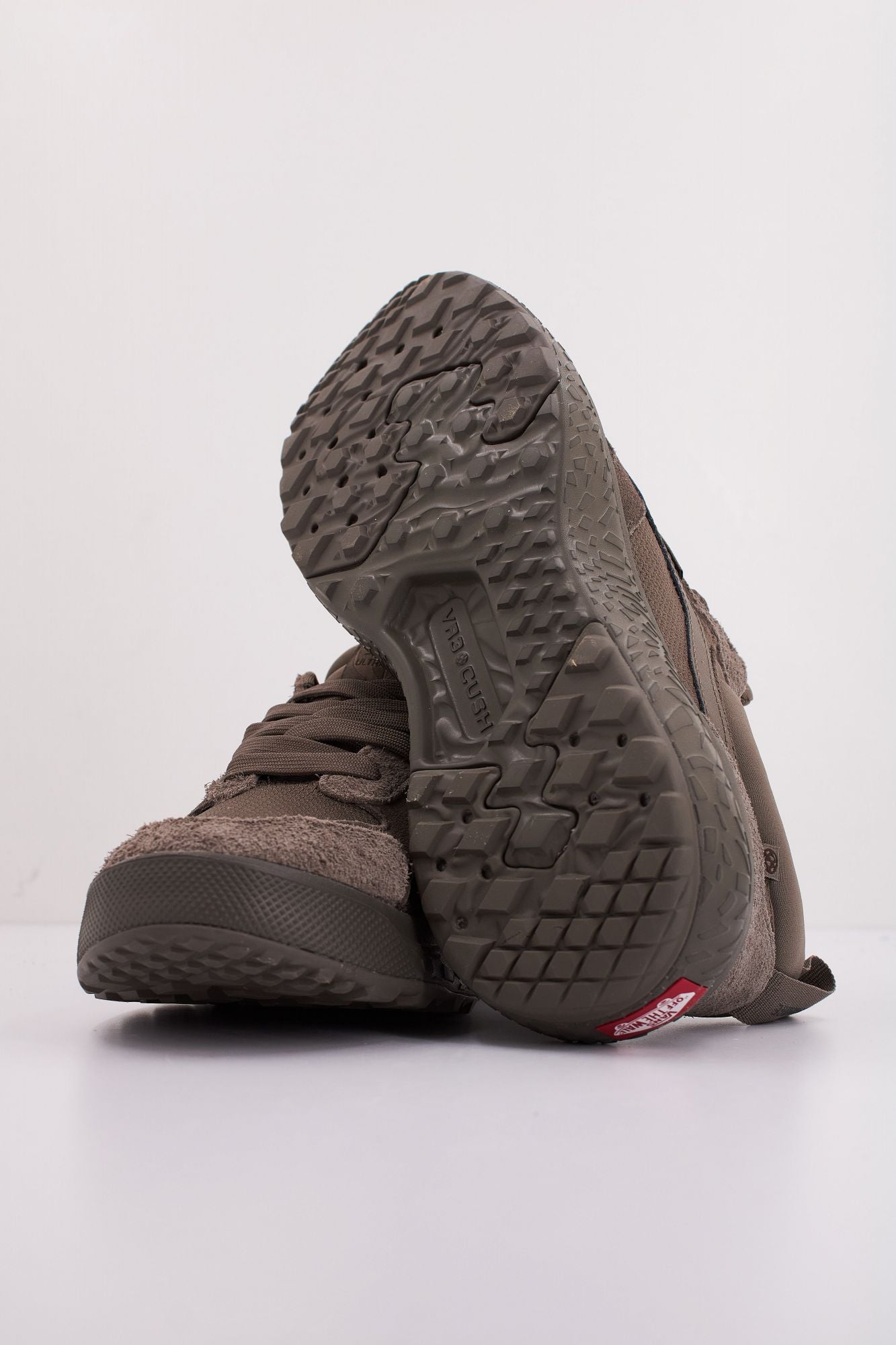 VANS MTE ULTRARANGE NEO VR3 en color MARRON (5)